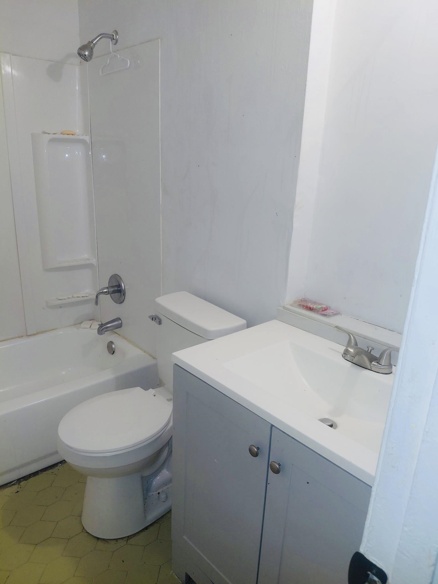 919 Chesterton Dr Property Photo 3