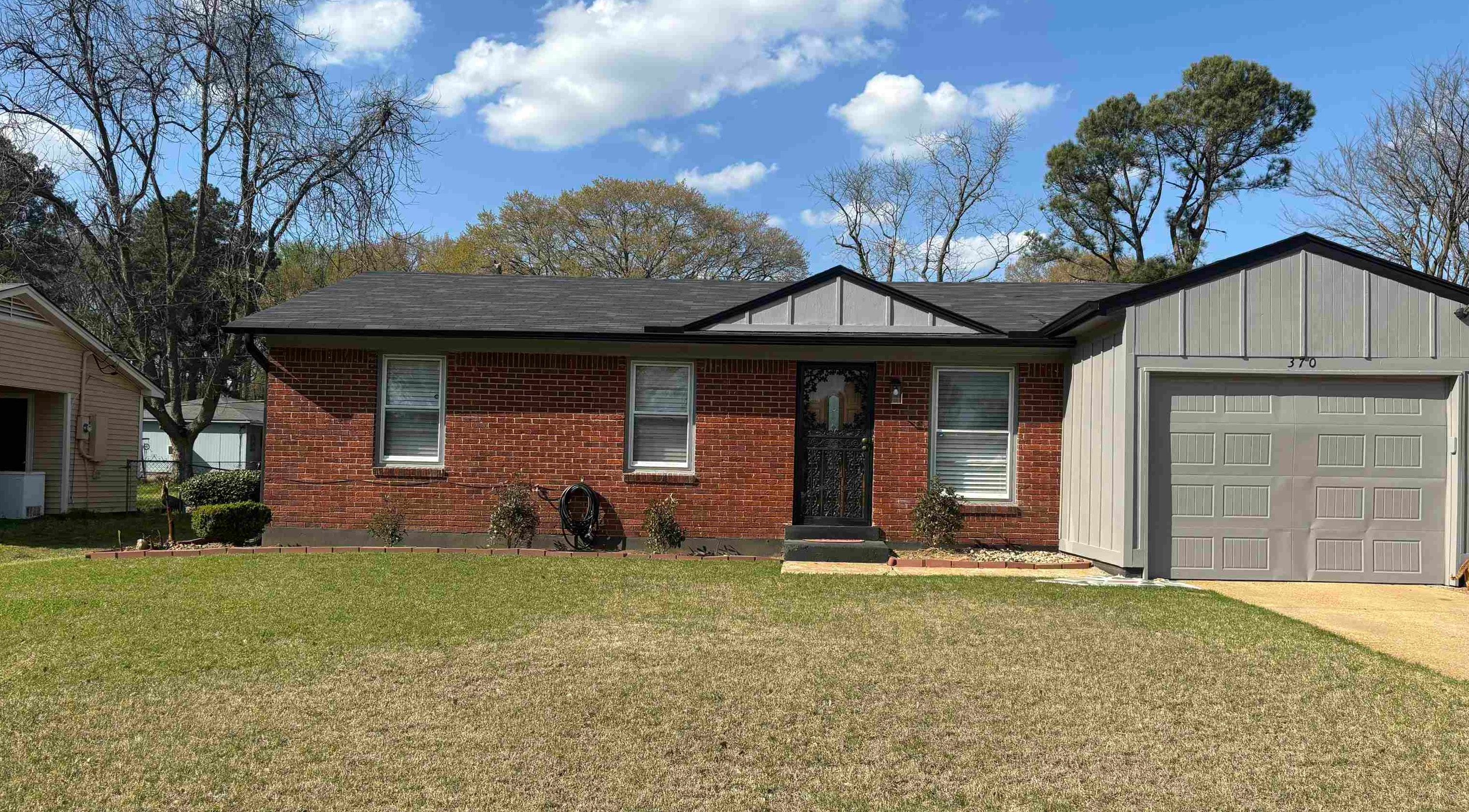 370 Lillian Dr Property Photo 1