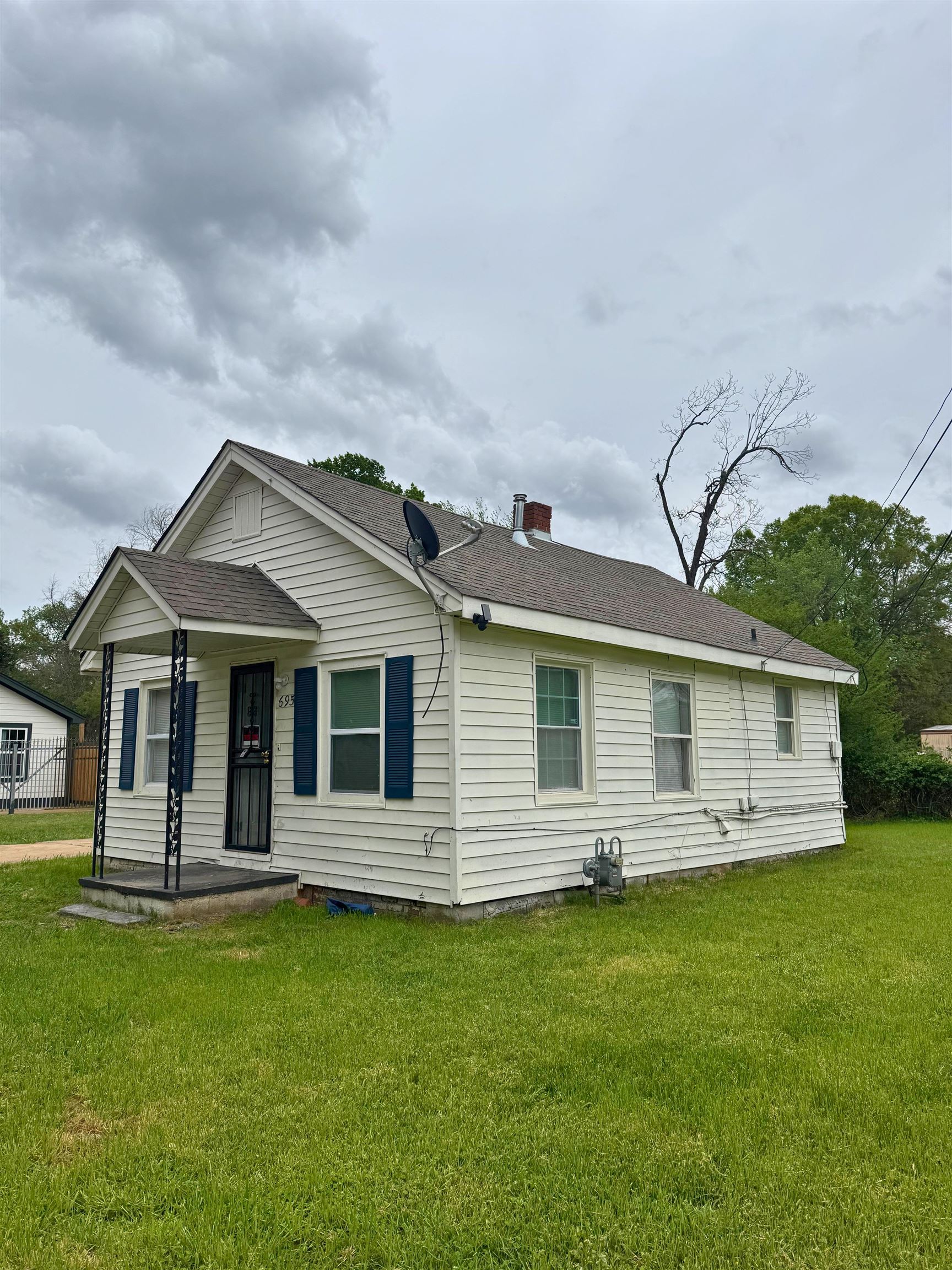 695 Marsh Ave Property Photo 2