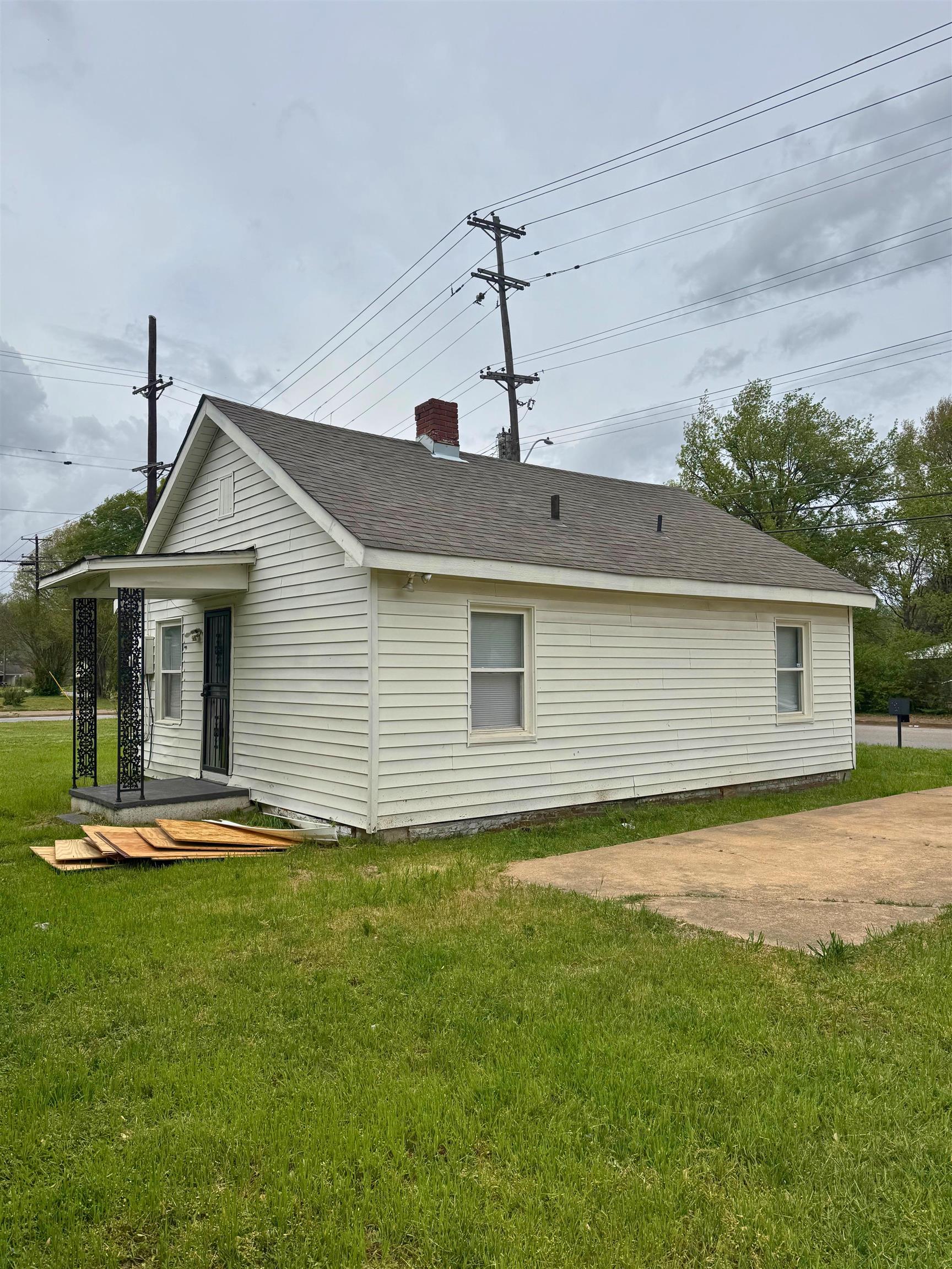 695 Marsh Ave Property Photo 4