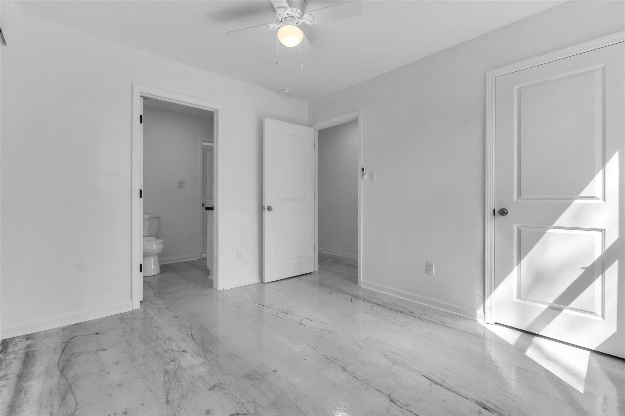 1704 Oakwood St Property Photo 4