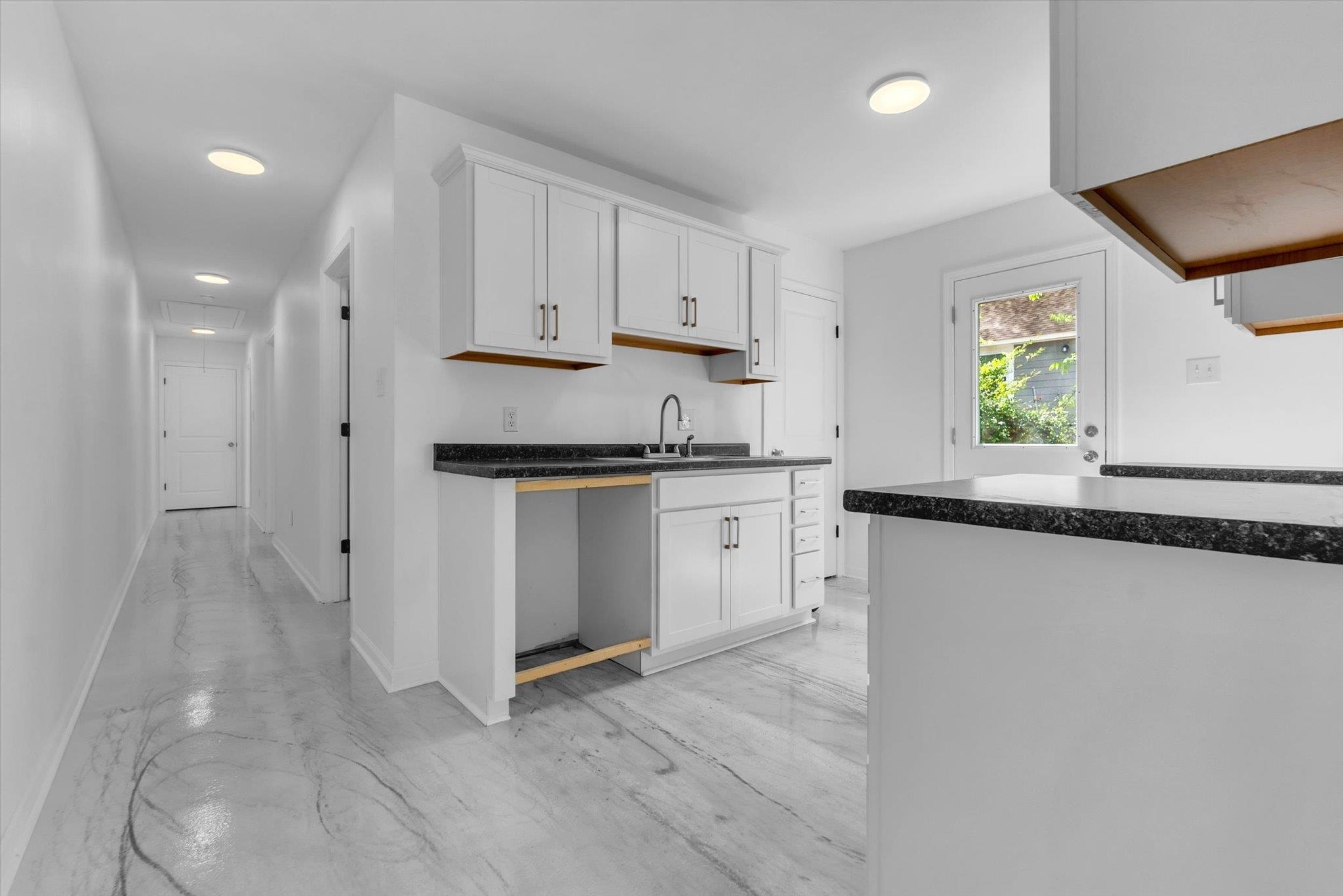 1704 Oakwood St Property Photo 11