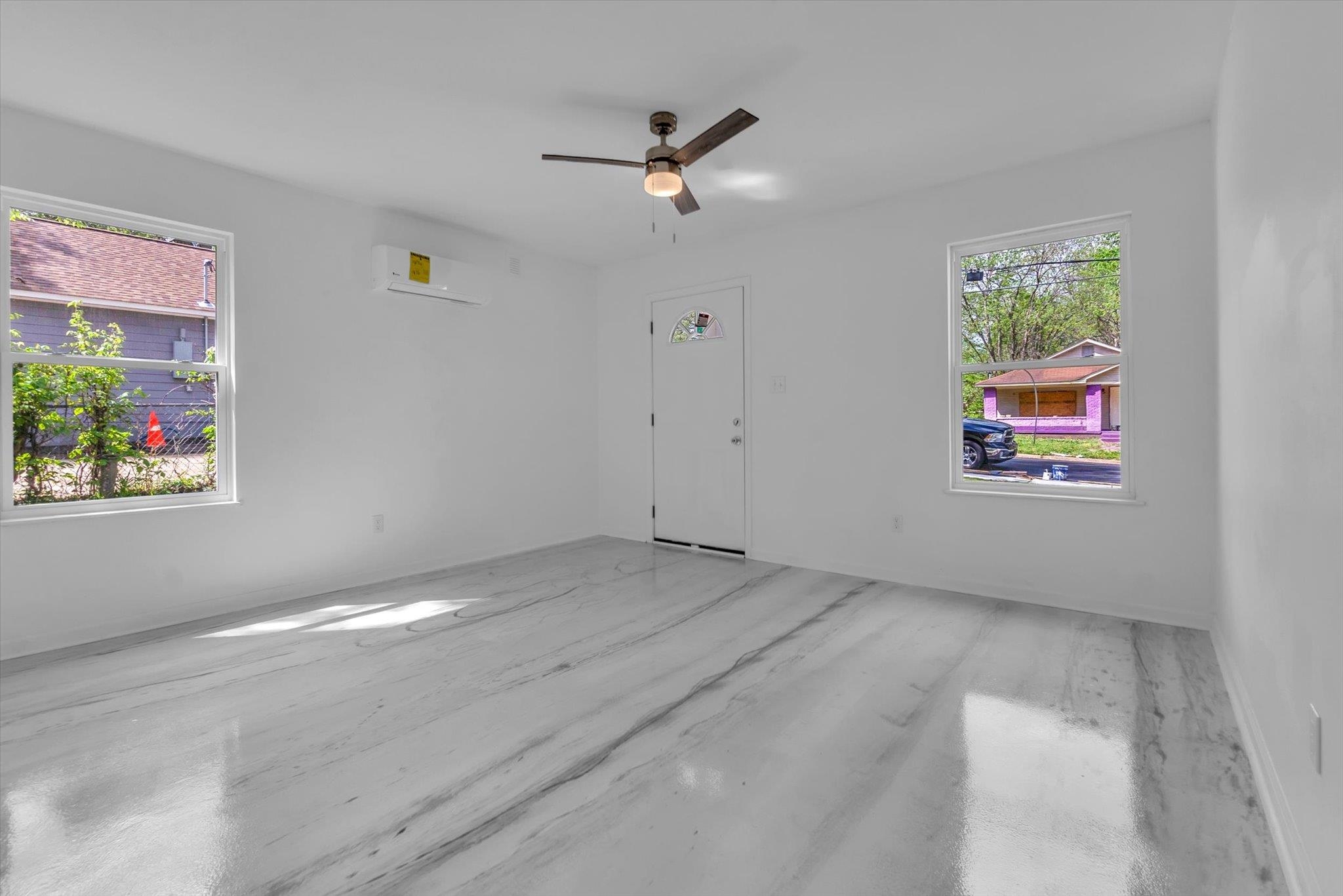 1704 Oakwood St Property Photo 14
