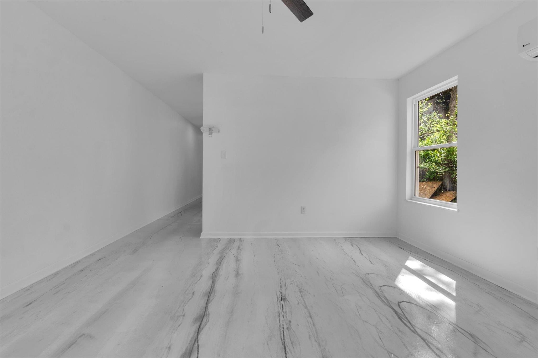 1704 Oakwood St Property Photo 15