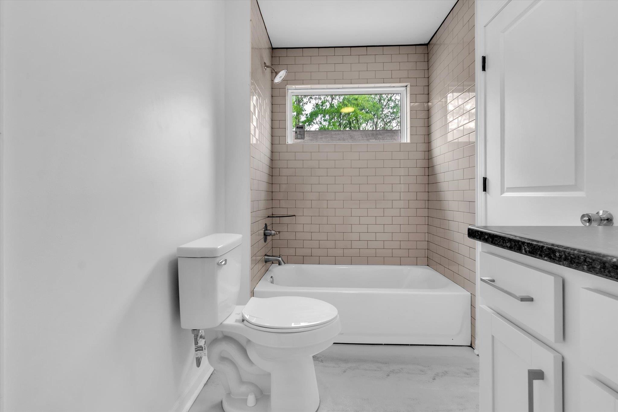 1704 Oakwood St Property Photo 18