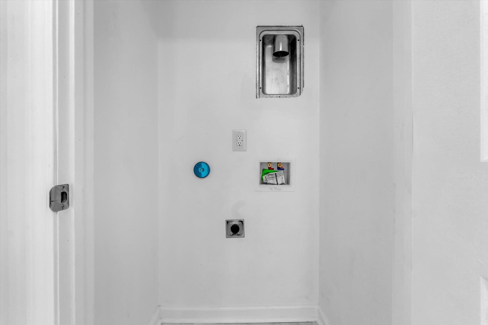1704 Oakwood St Property Photo 25
