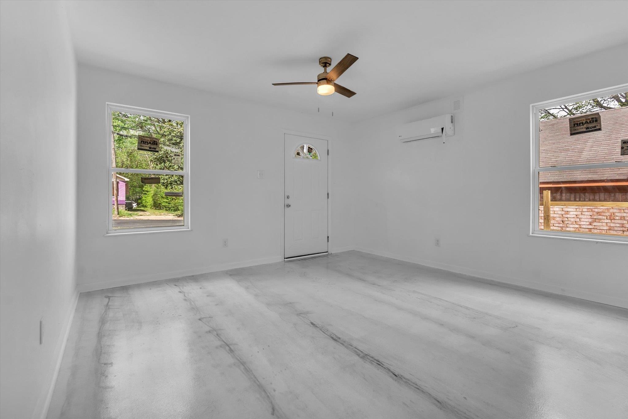 1704 Oakwood St Property Photo 26