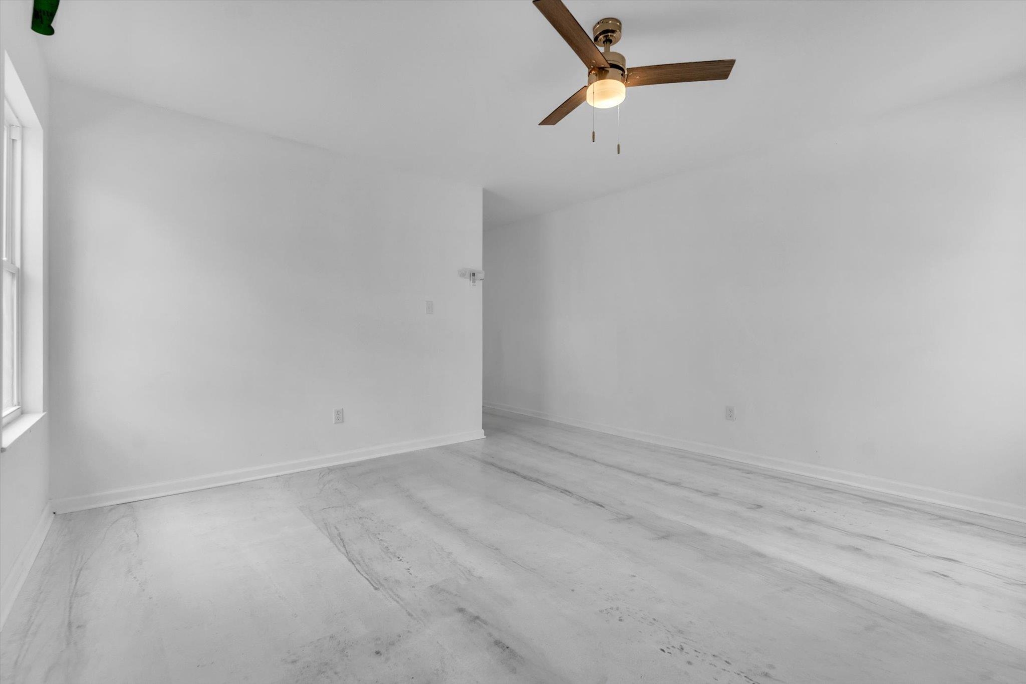 1704 Oakwood St Property Photo 27