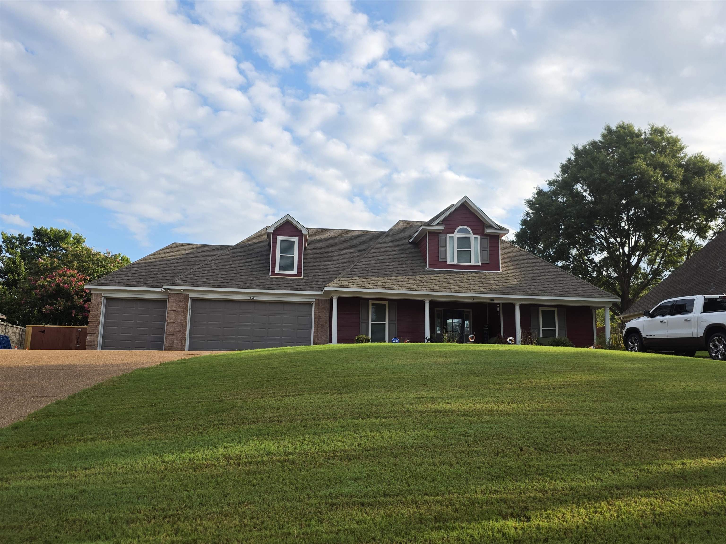6188 Frances Woods Dr Property Photo 3