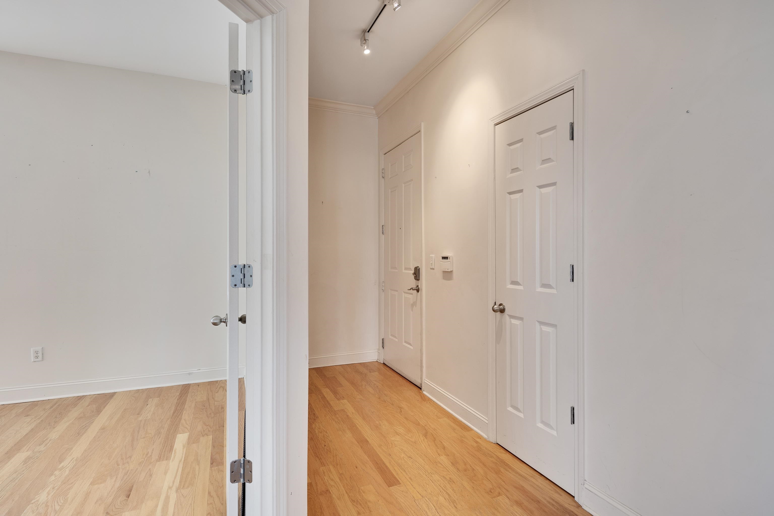 21 Mina Ave 309 Property Photo 6