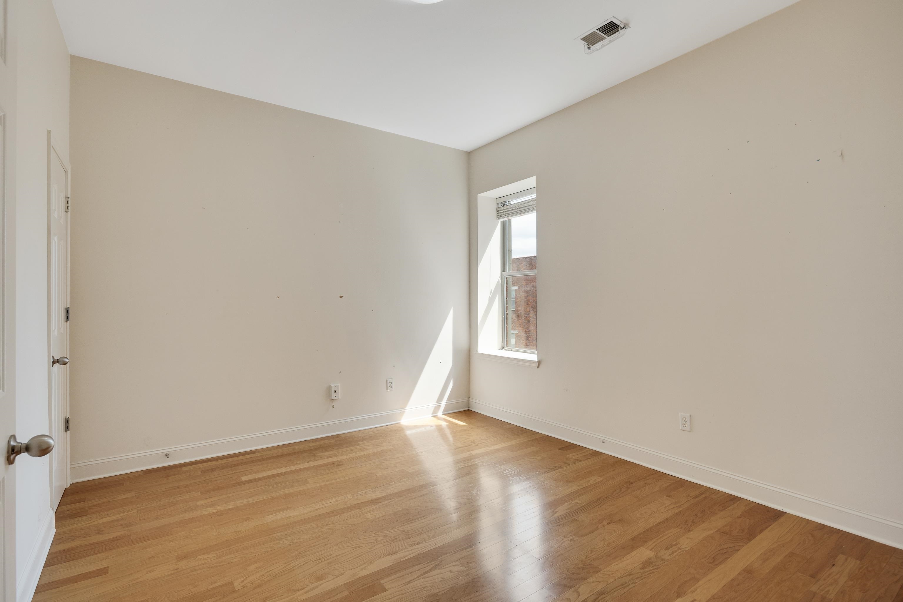21 Mina Ave 309 Property Photo 8