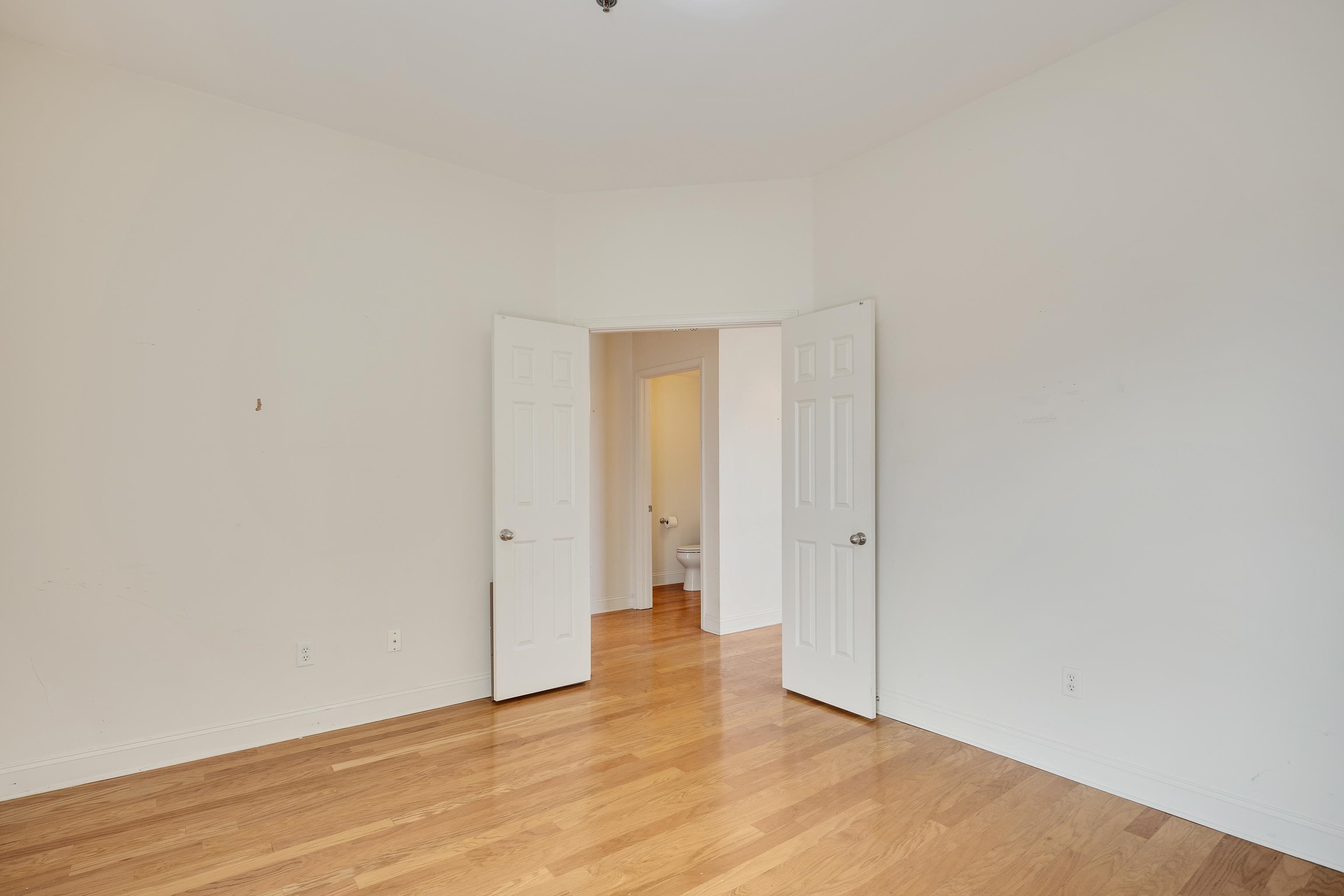 21 Mina Ave 309 Property Photo 9