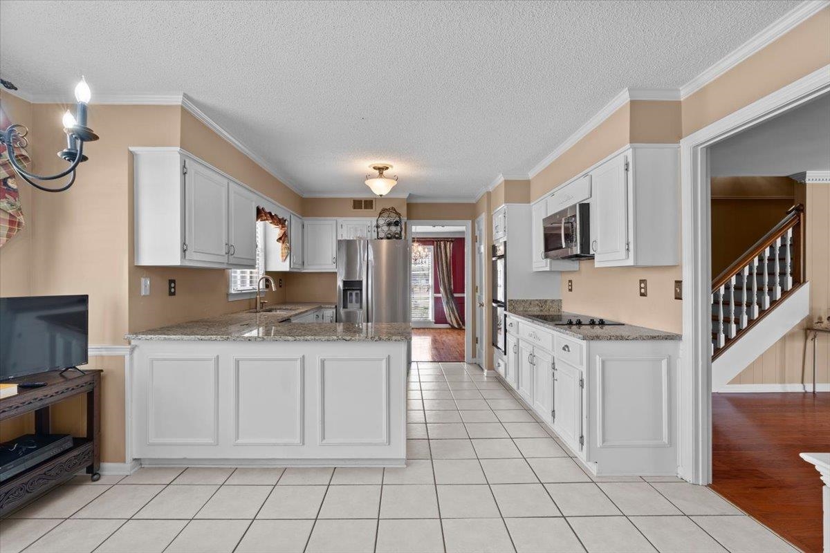 7764 Cross Village Dr Property Photo 4