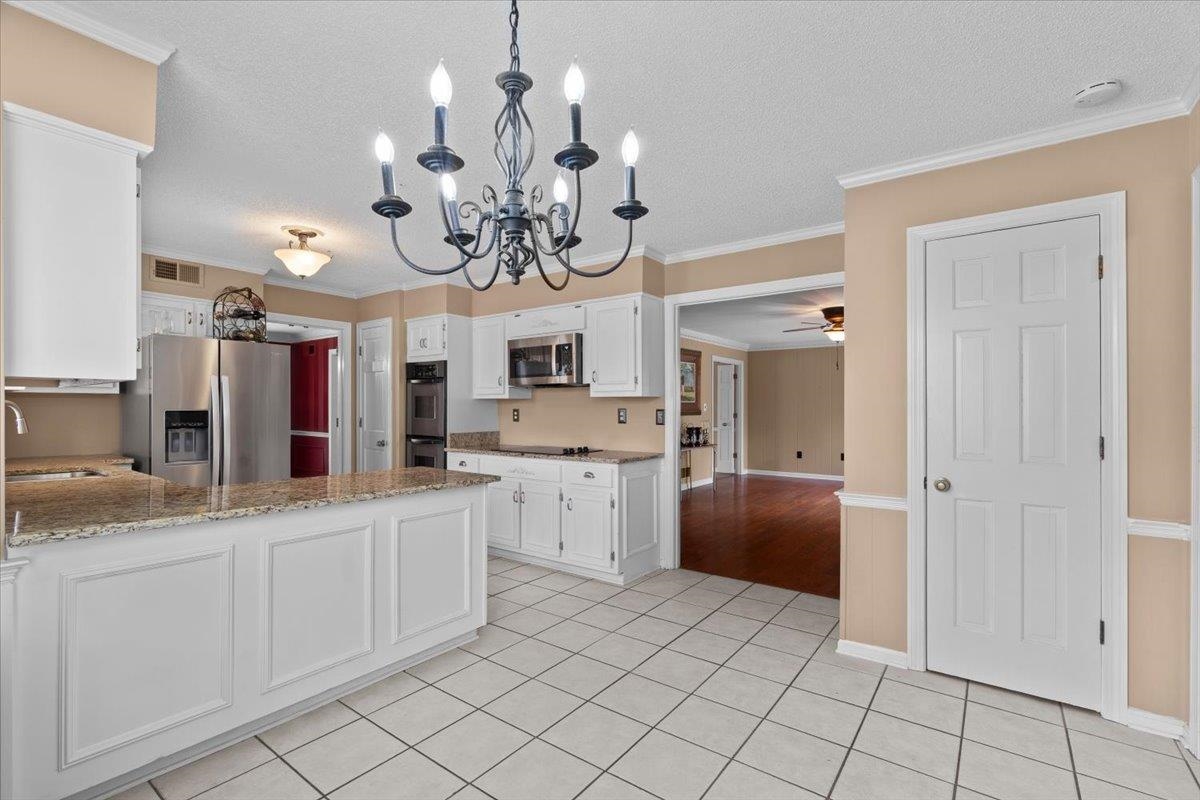 7764 Cross Village Dr Property Photo 5