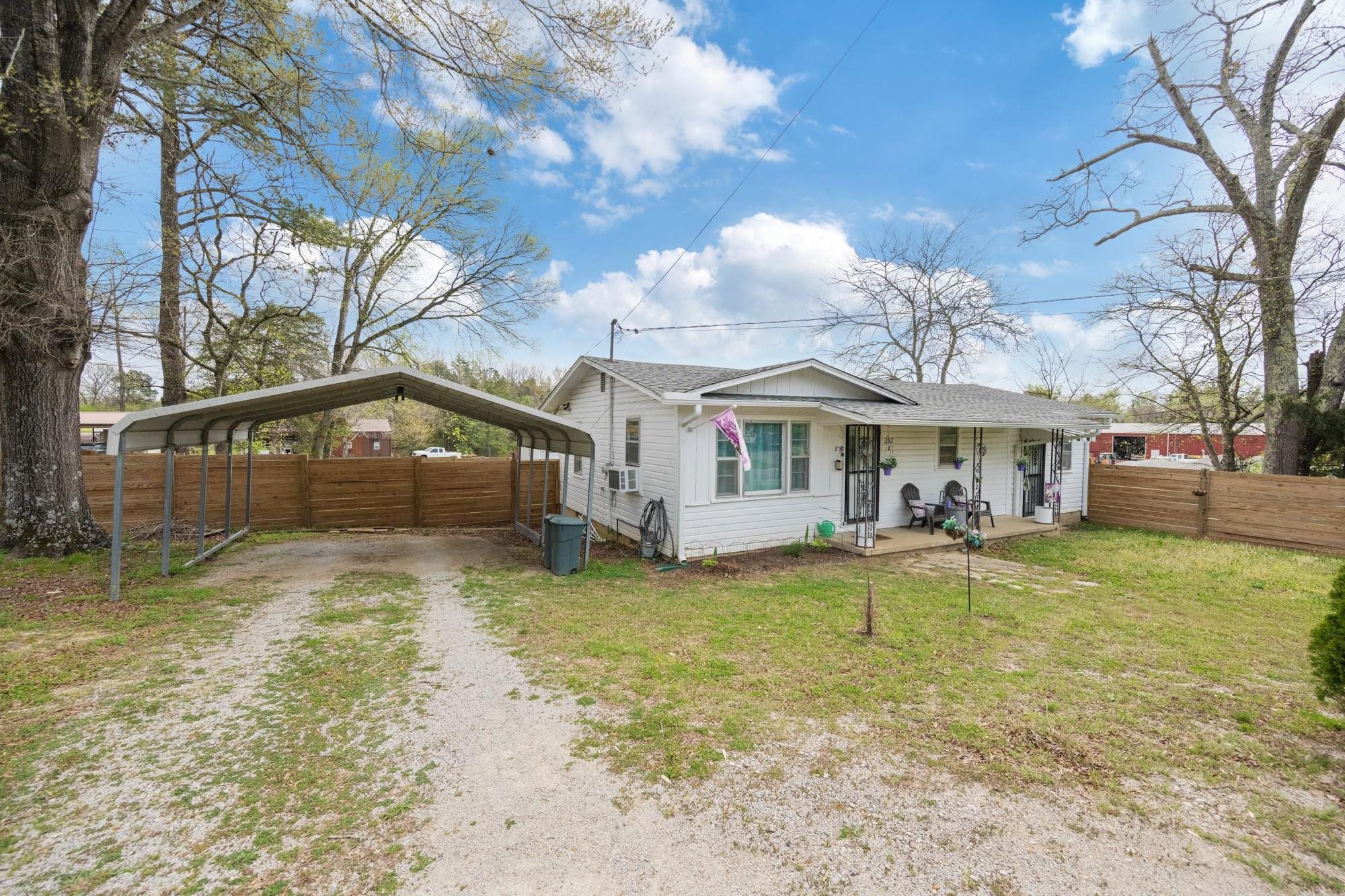 252 Luna St Property Photo 17