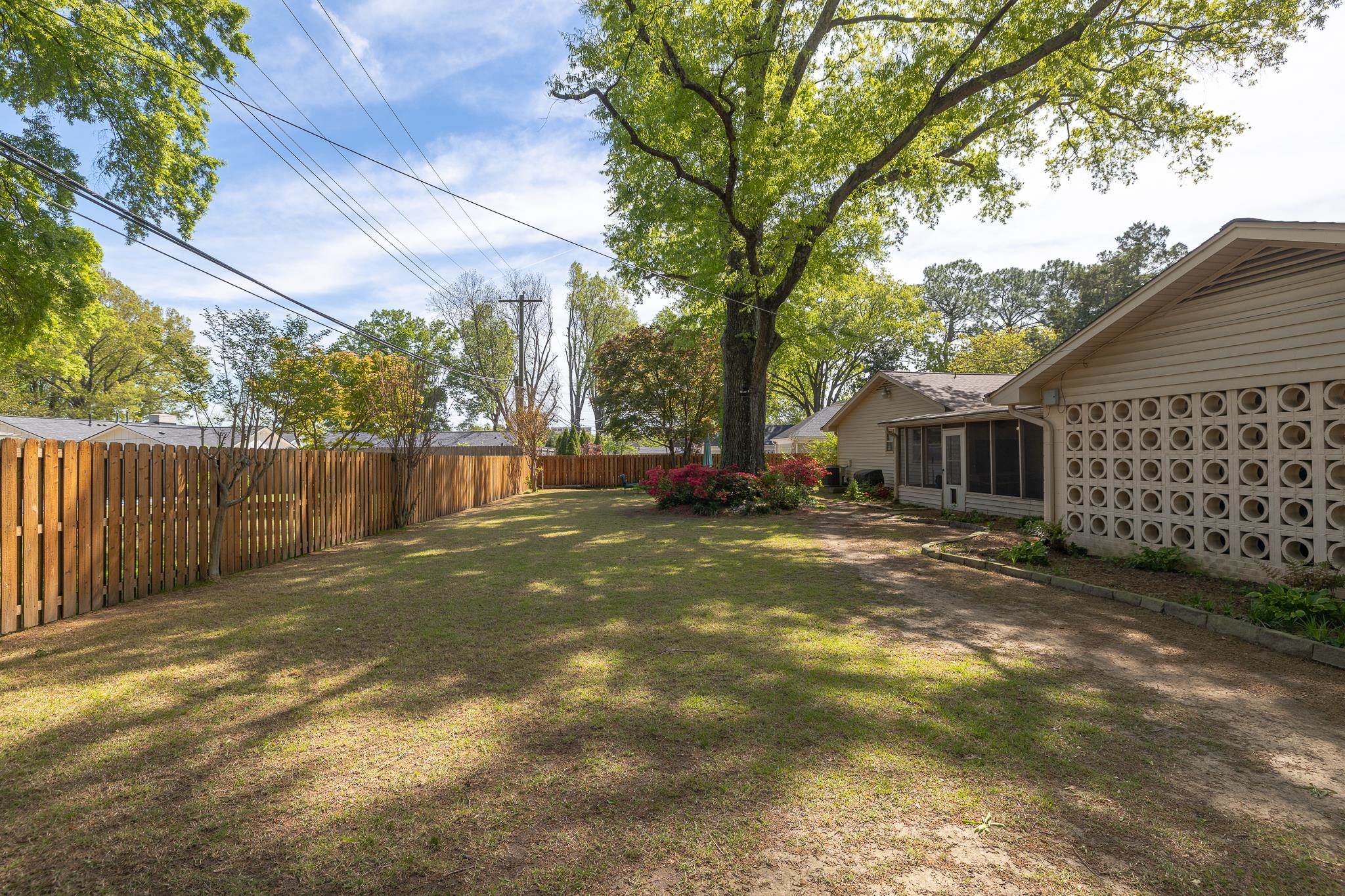 1247 W Yorkshire Cv W Property Photo 33