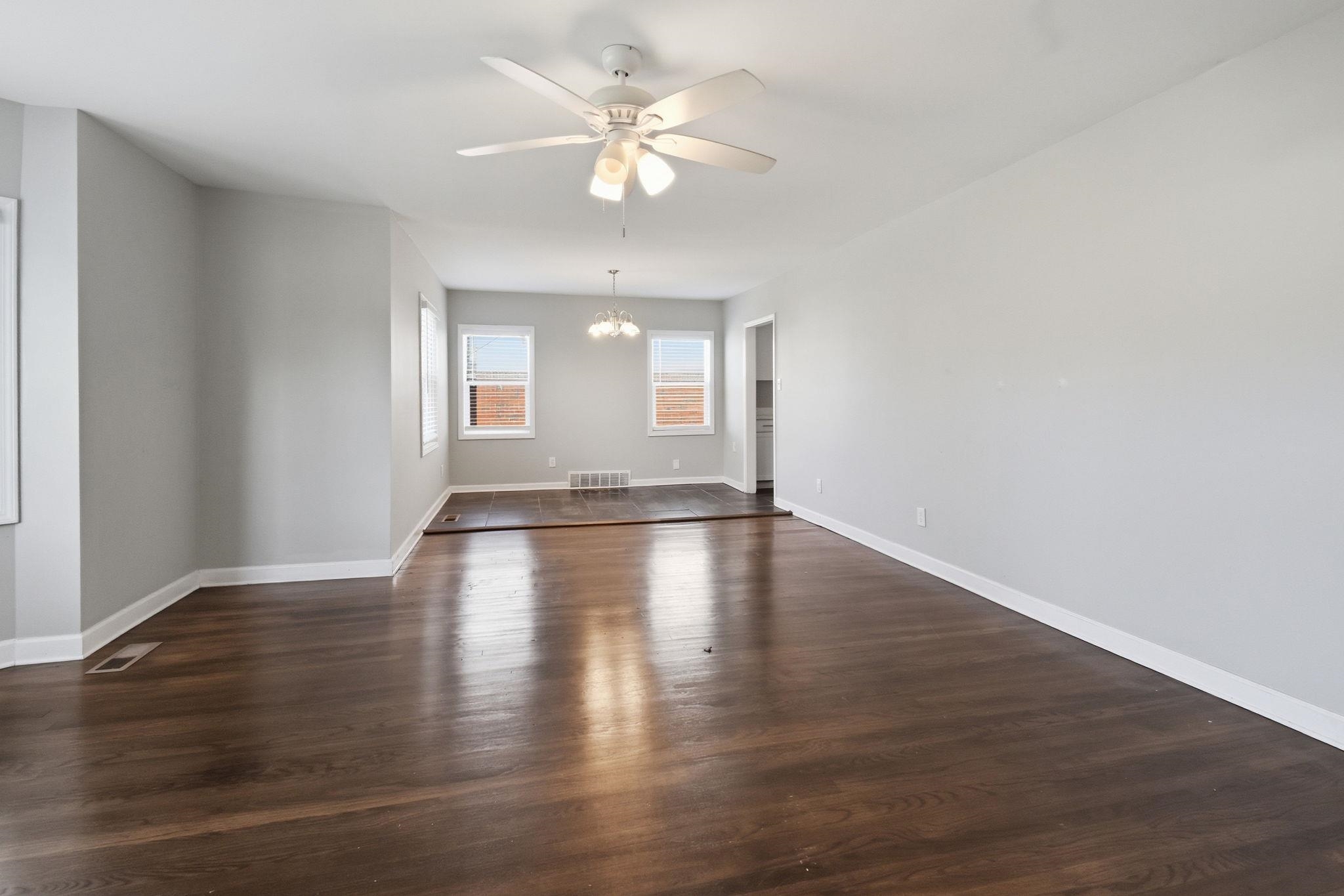 1036 N Idlewild St Property Photo 3