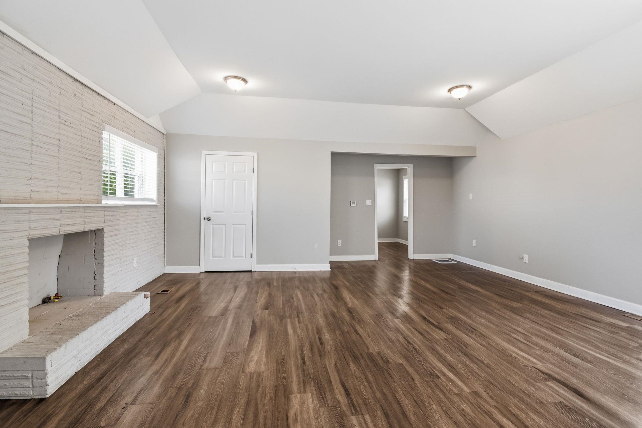 1036 N Idlewild St Property Photo 4