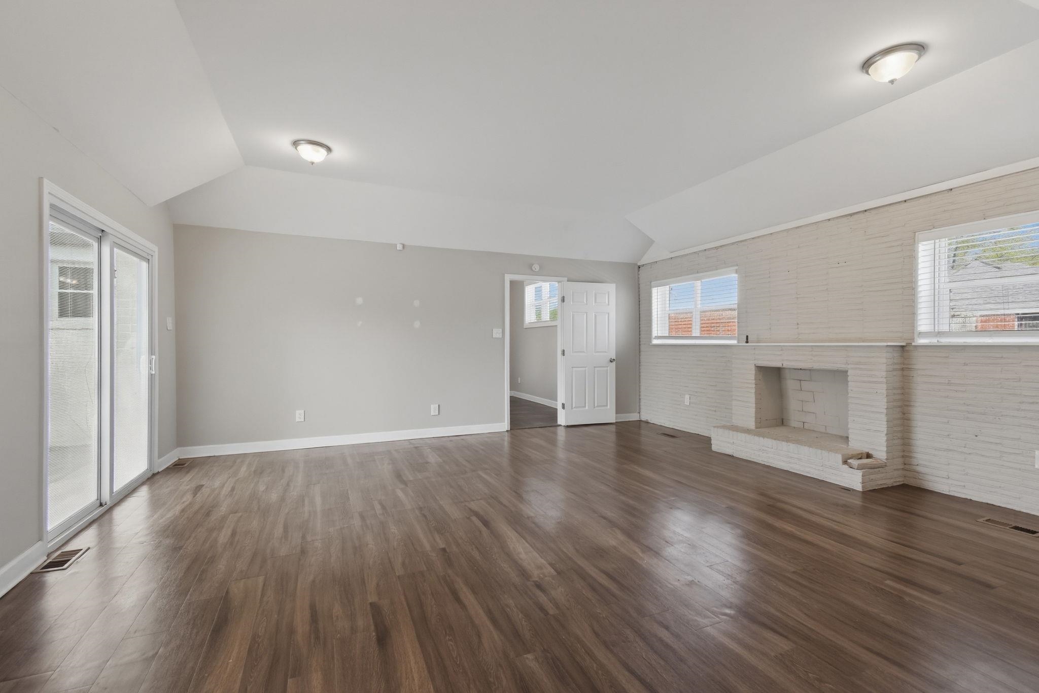 1036 N Idlewild St Property Photo 10