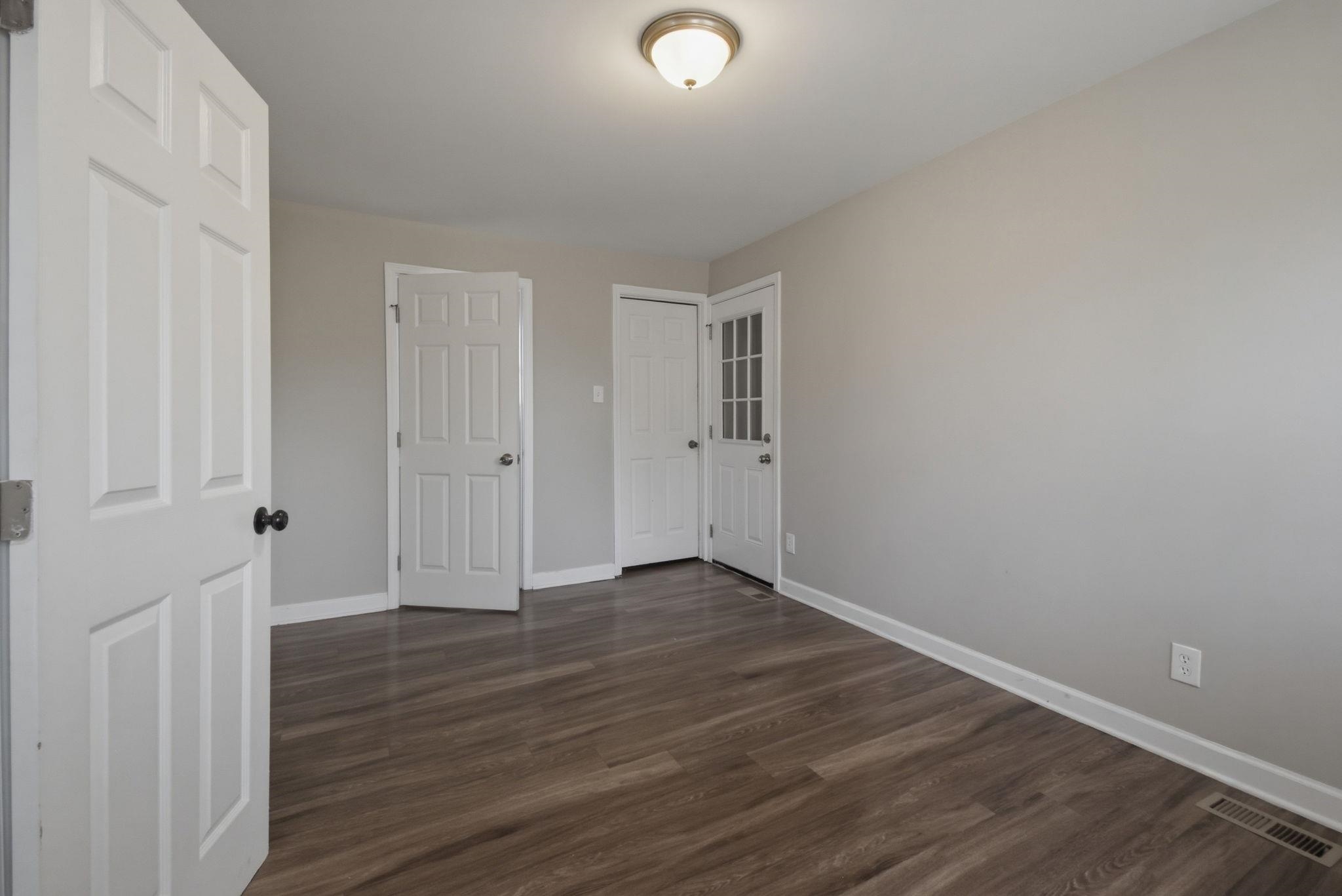 1036 N Idlewild St Property Photo 11