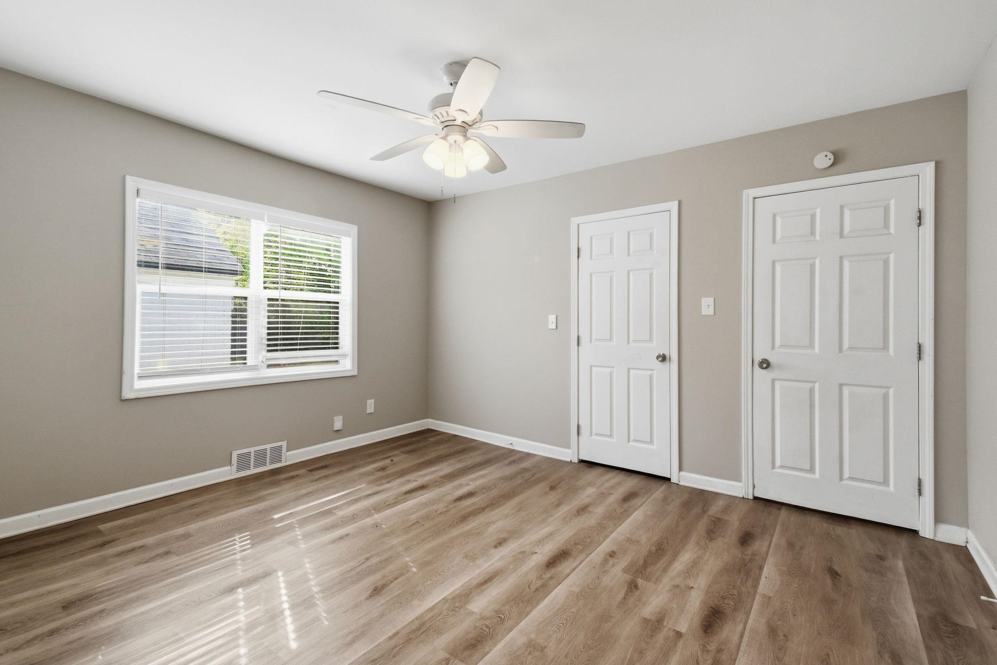 1036 N Idlewild St Property Photo 12