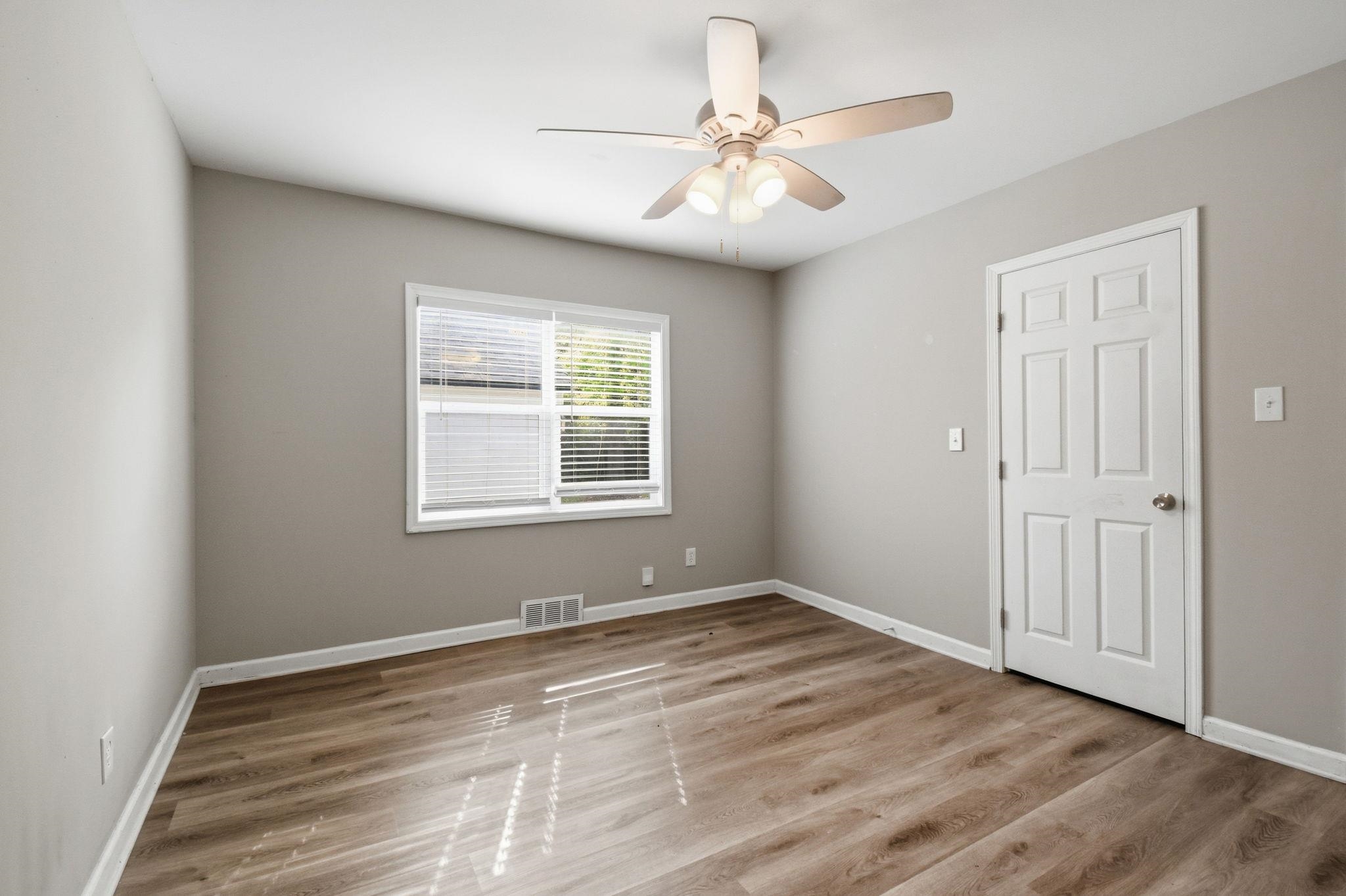 1036 N Idlewild St Property Photo 13