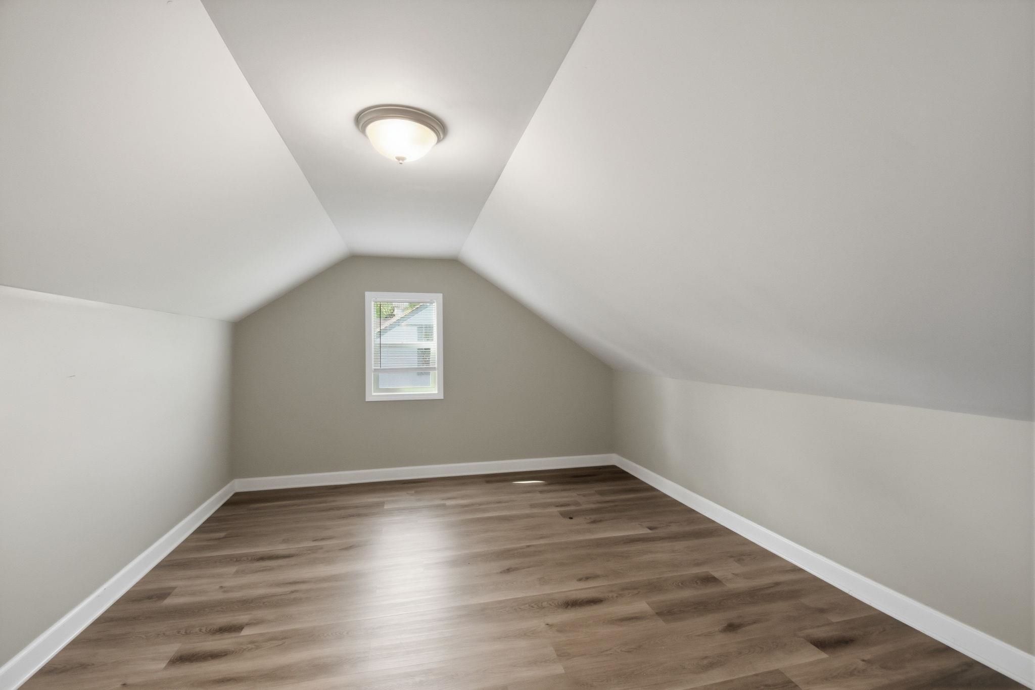 1036 N Idlewild St Property Photo 14