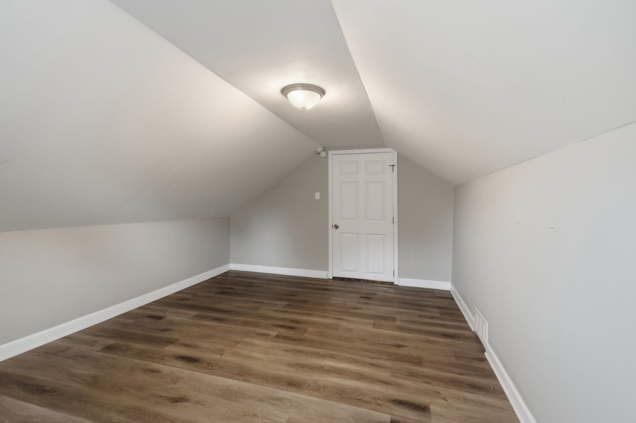 1036 N Idlewild St Property Photo 15