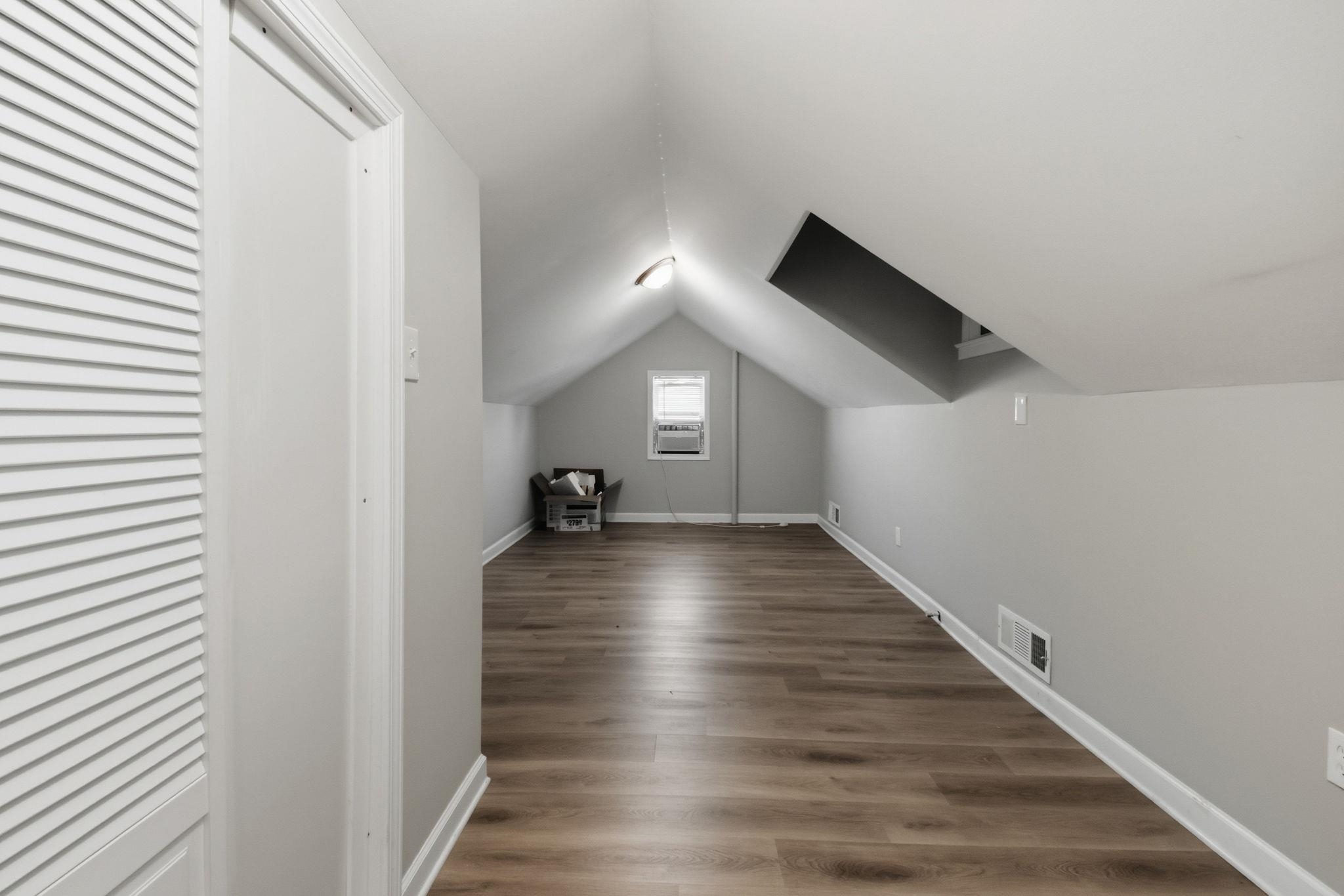 1036 N Idlewild St Property Photo 16
