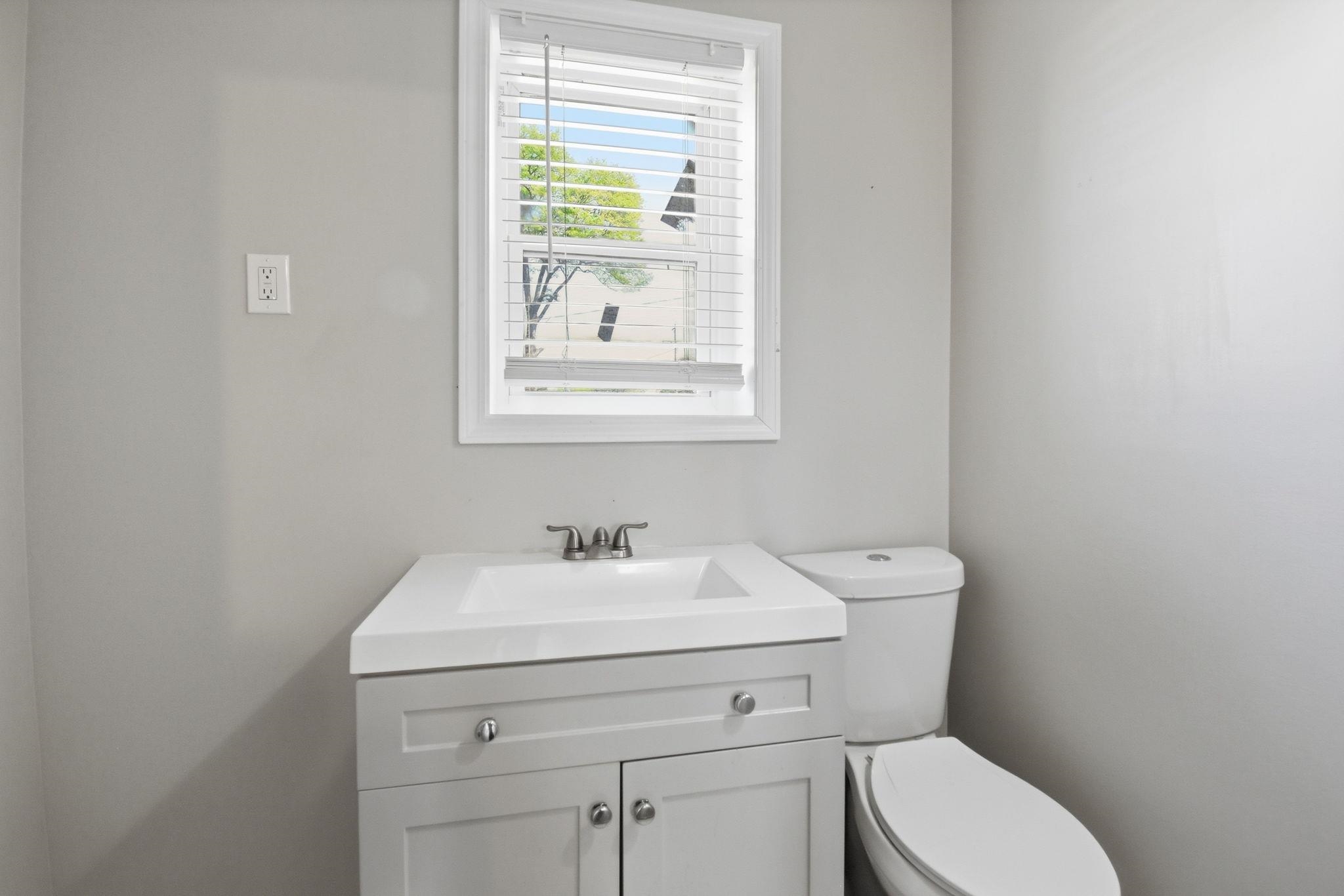 1036 N Idlewild St Property Photo 24