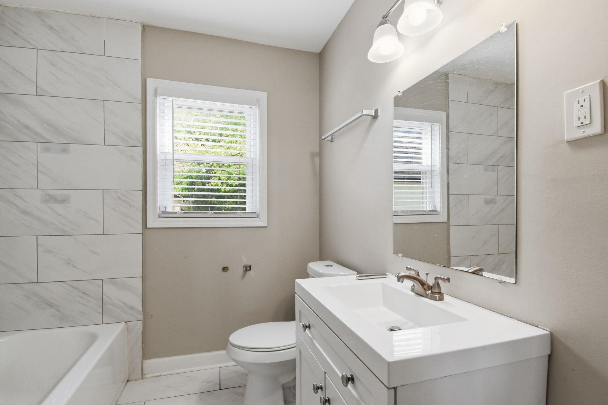 1036 N Idlewild St Property Photo 25