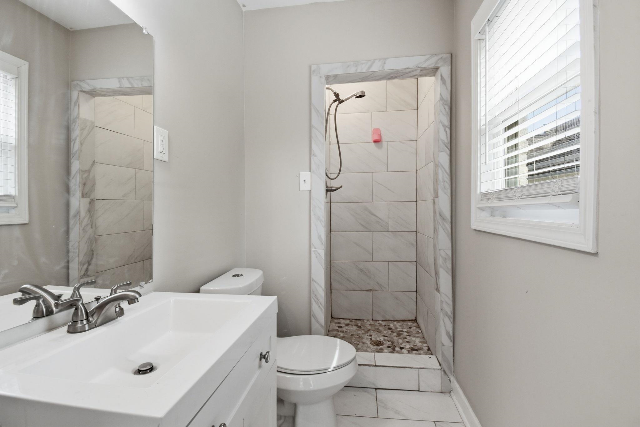 1036 N Idlewild St Property Photo 26