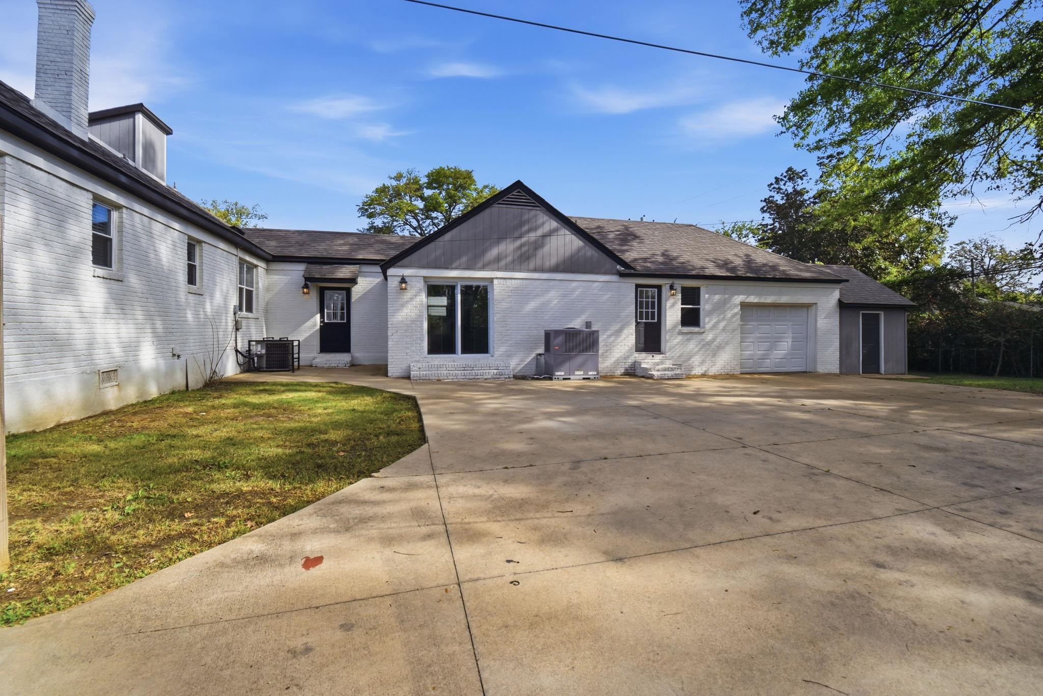 1036 N Idlewild St Property Photo 28