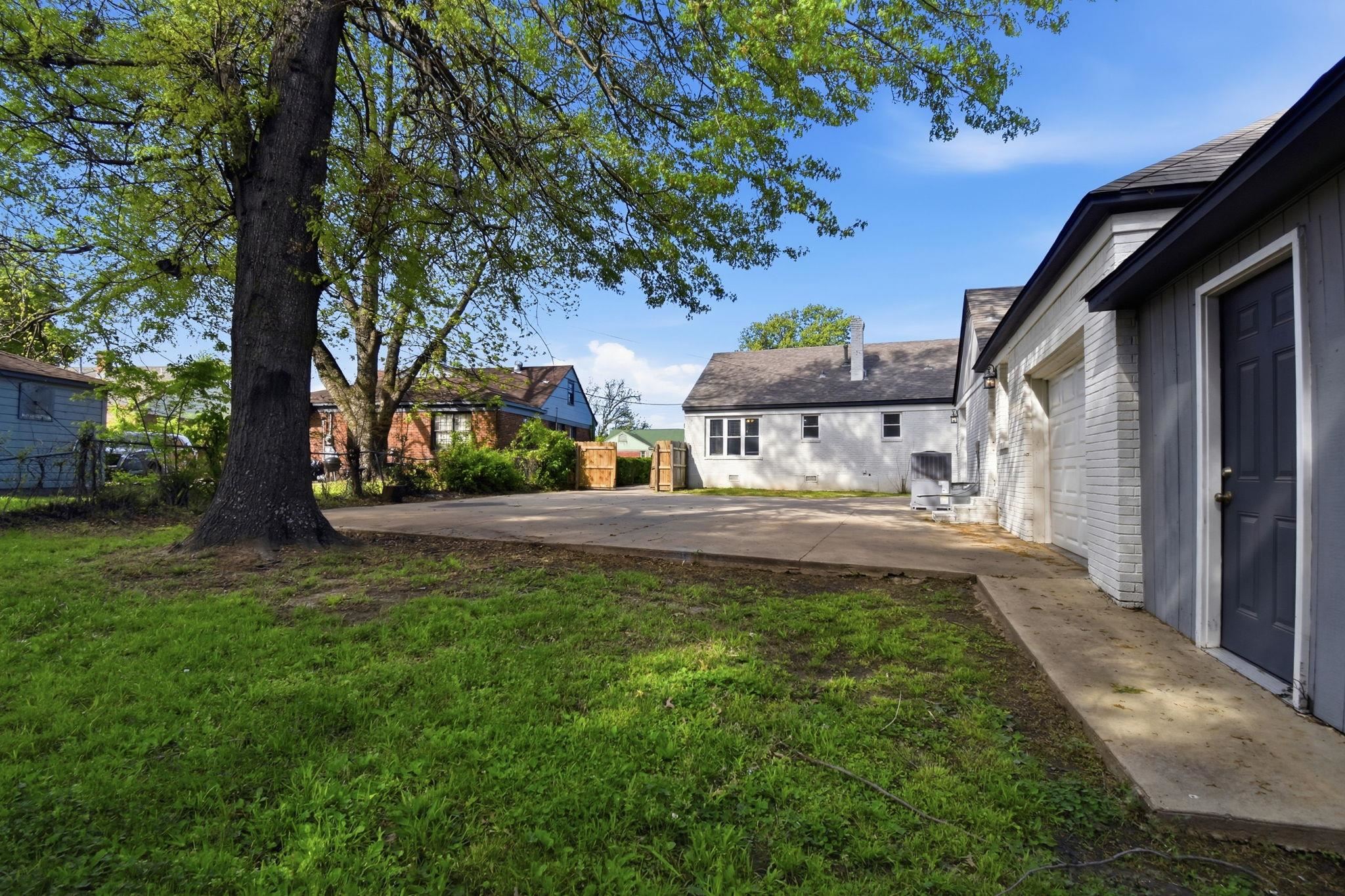 1036 N Idlewild St Property Photo 31