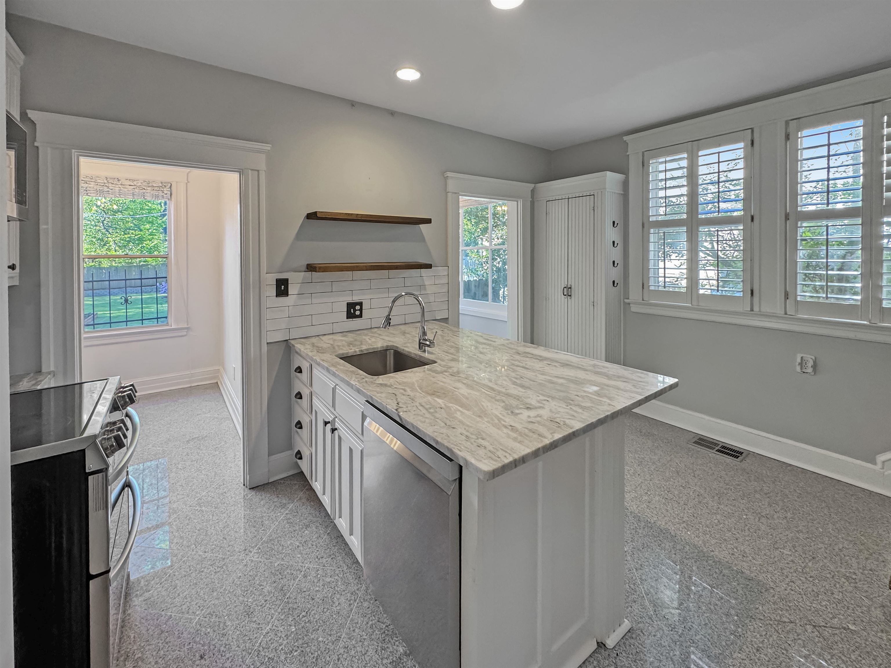 1867 Cowden Ave Property Photo 14