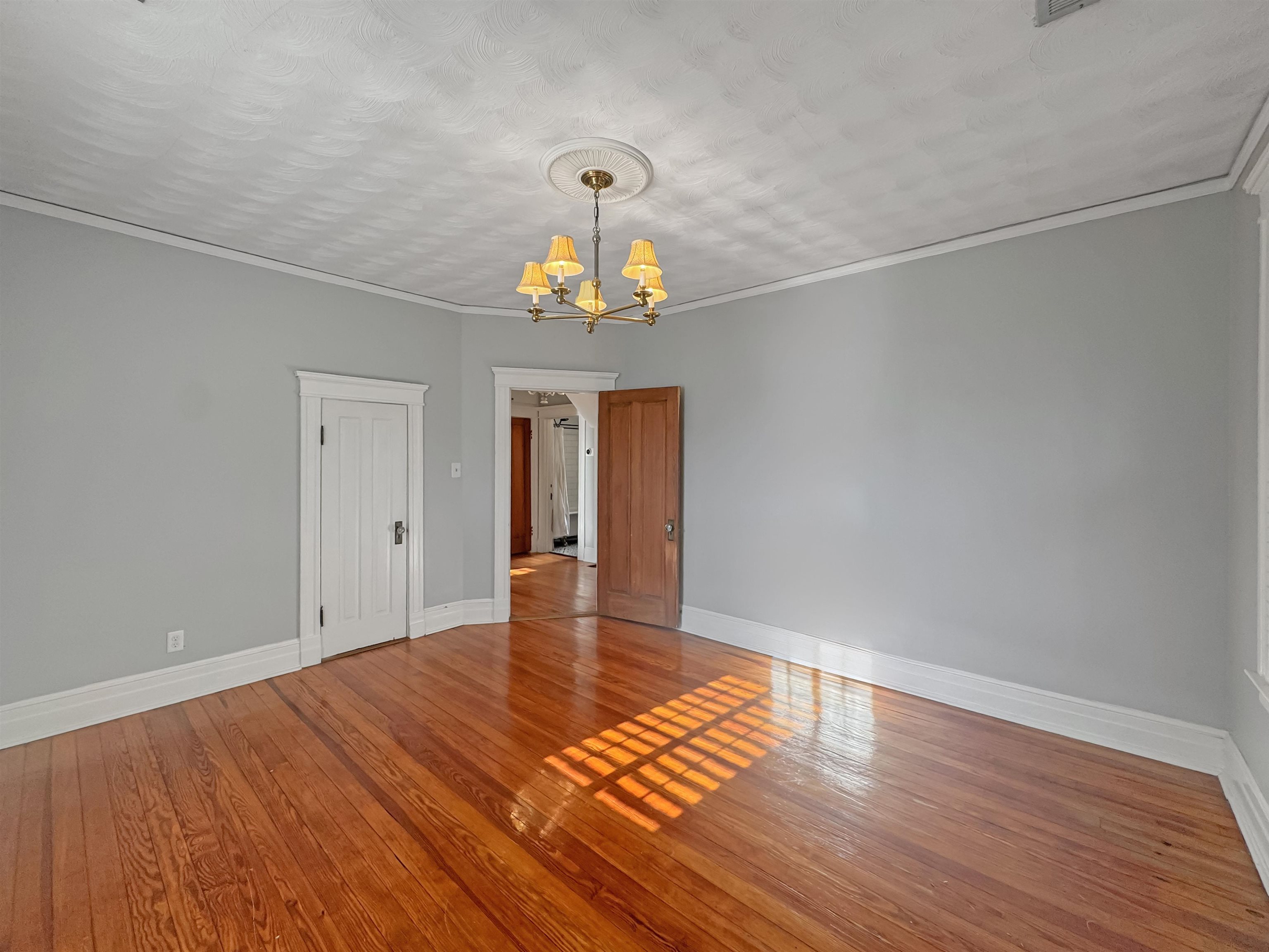 1867 Cowden Ave Property Photo 22