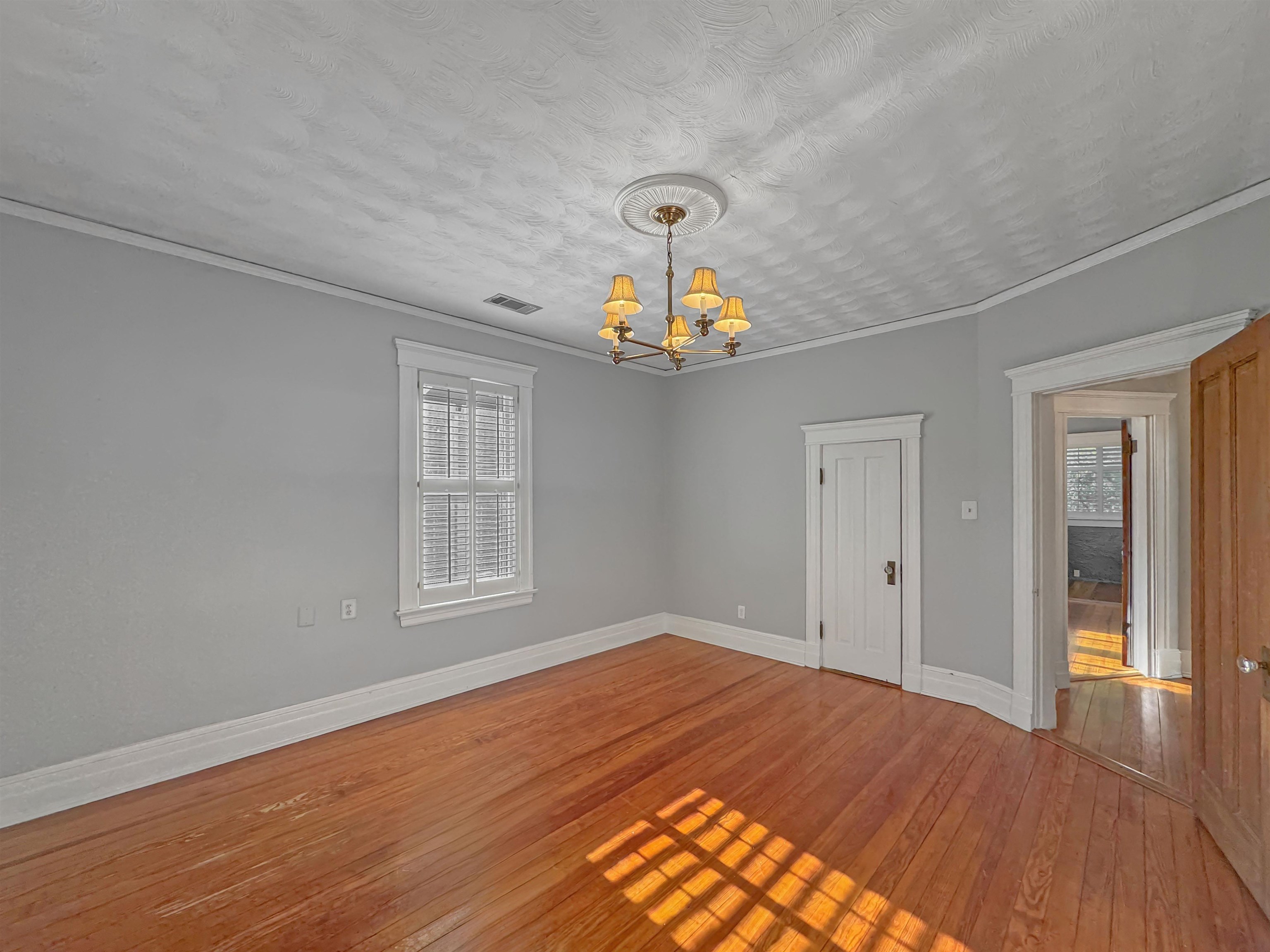 1867 Cowden Ave Property Photo 23