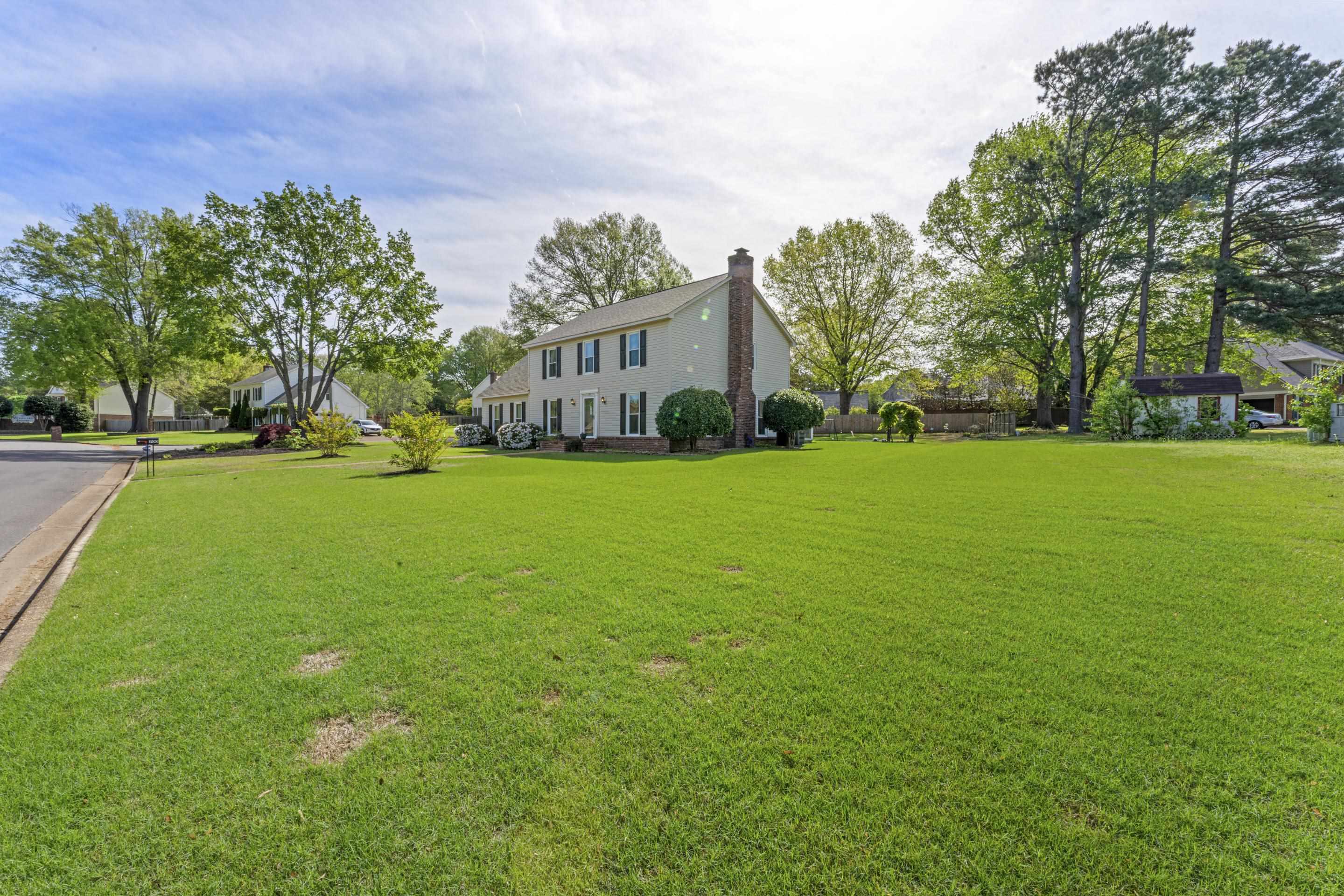 700 LANCELOT LN Property Photo 1