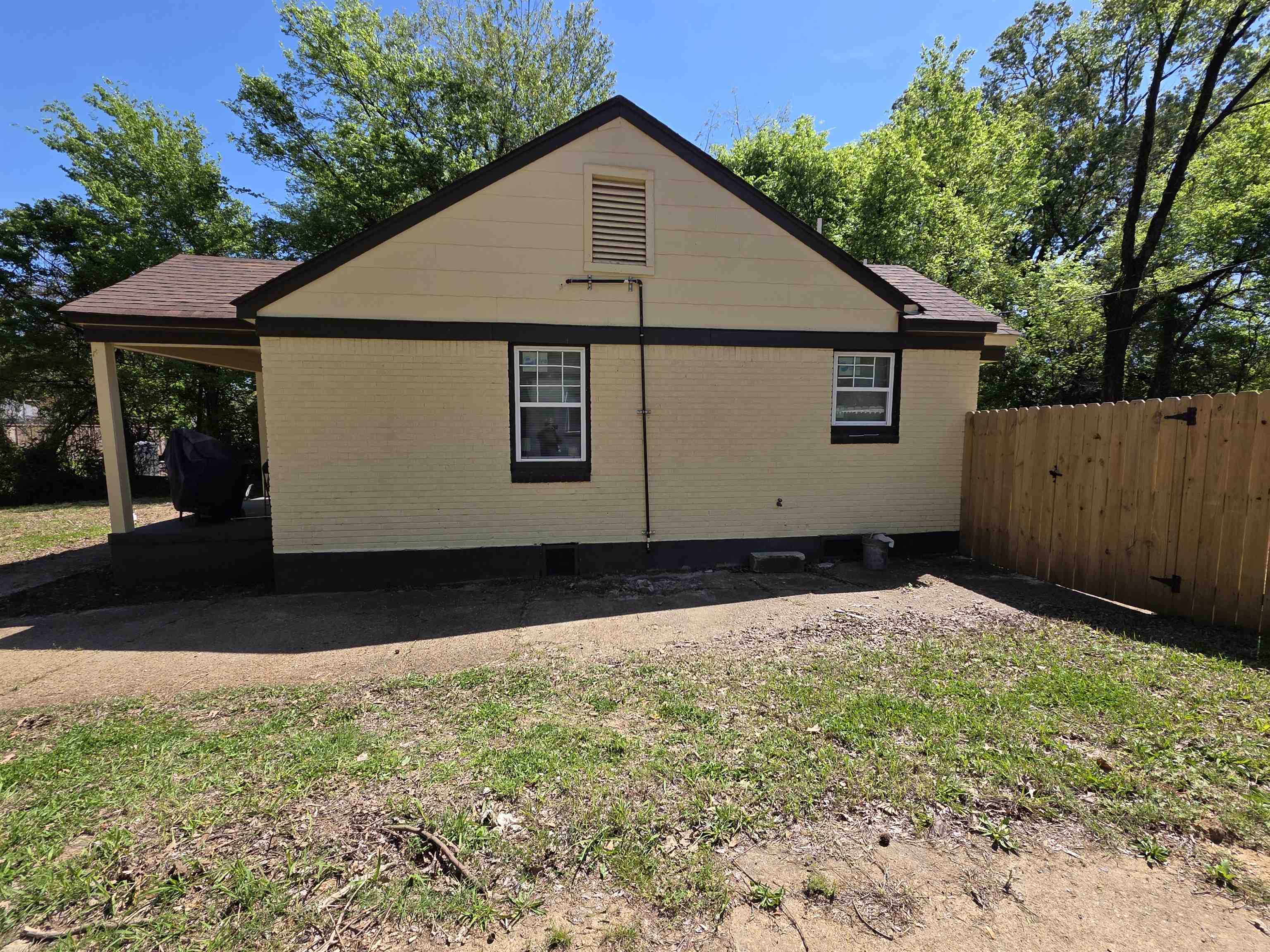 1657 Southern Ave Property Photo 3