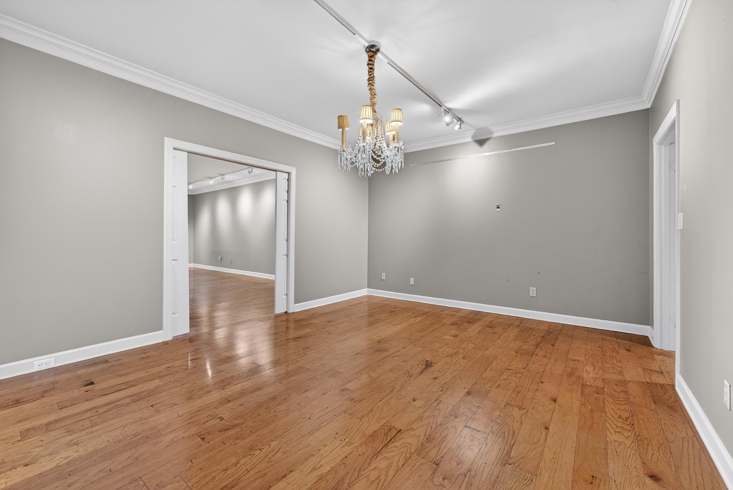 585 S Greer St 400 Property Photo 10
