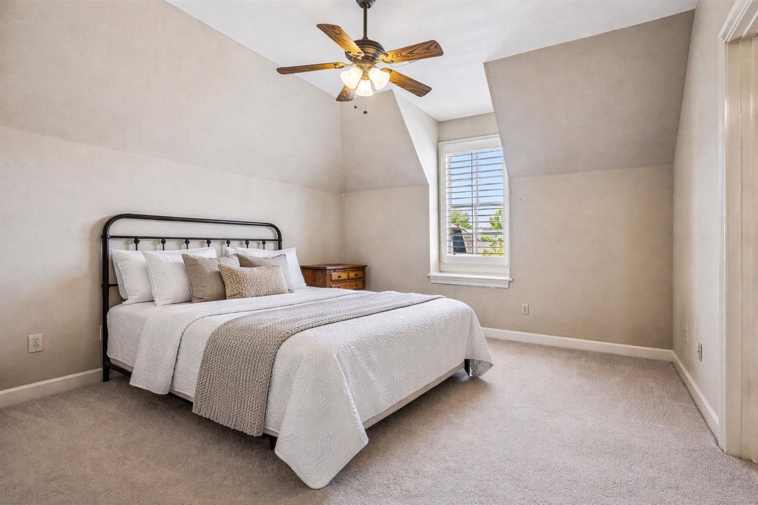 1897 Penshurst Dr Property Photo 29