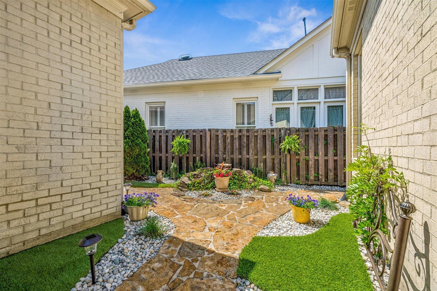 1897 Penshurst Dr Property Photo 36