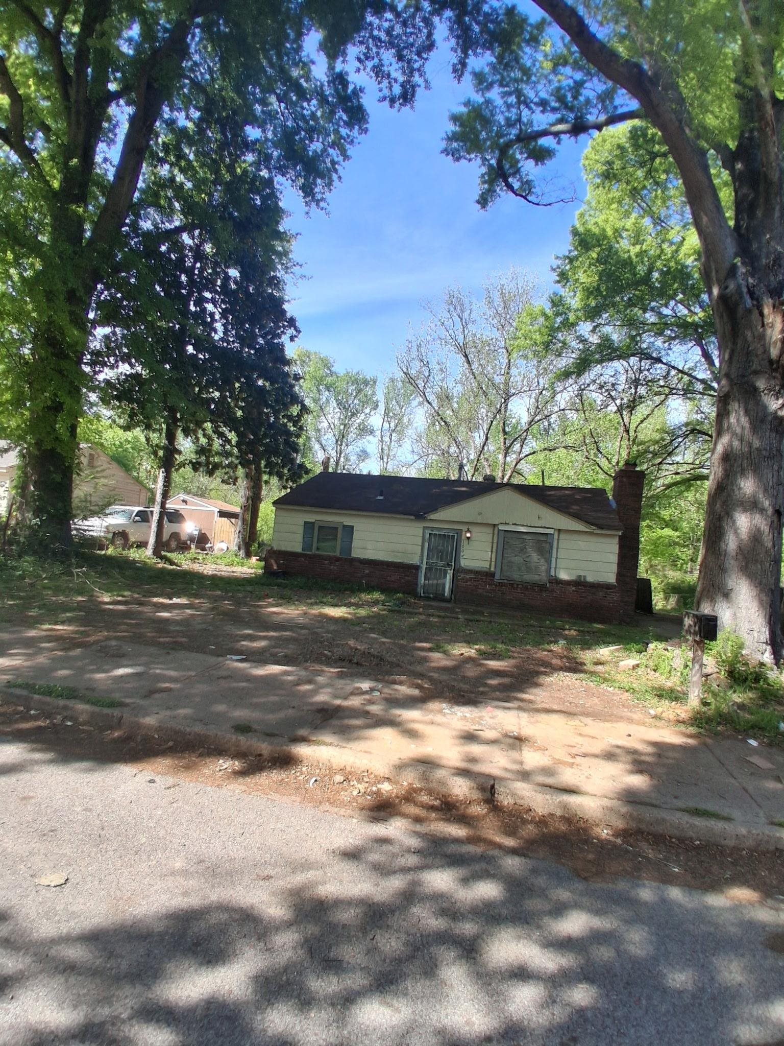 1002 Creston Ave Property Photo 1