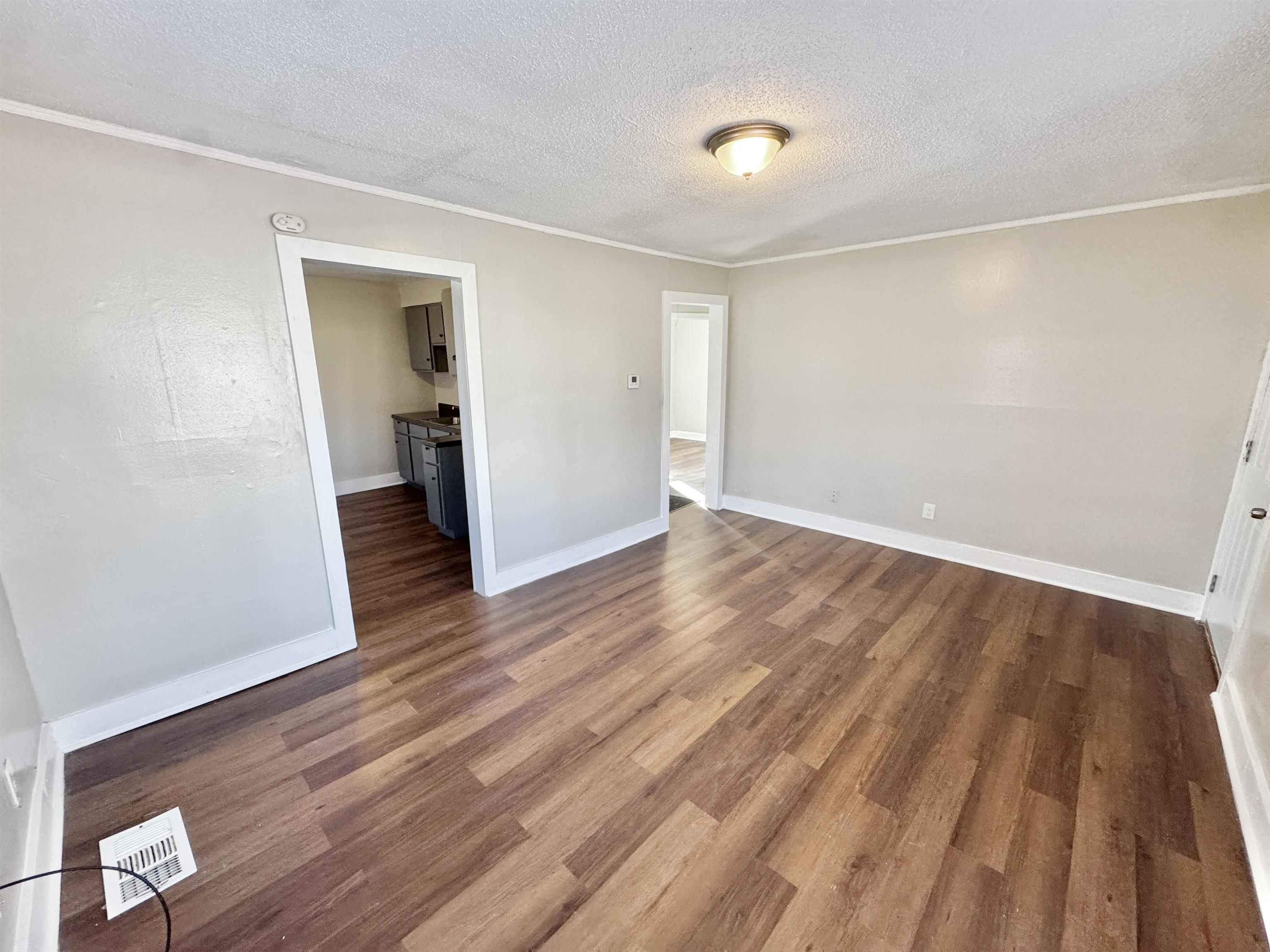 2071 Hubert Ave Property Photo 4