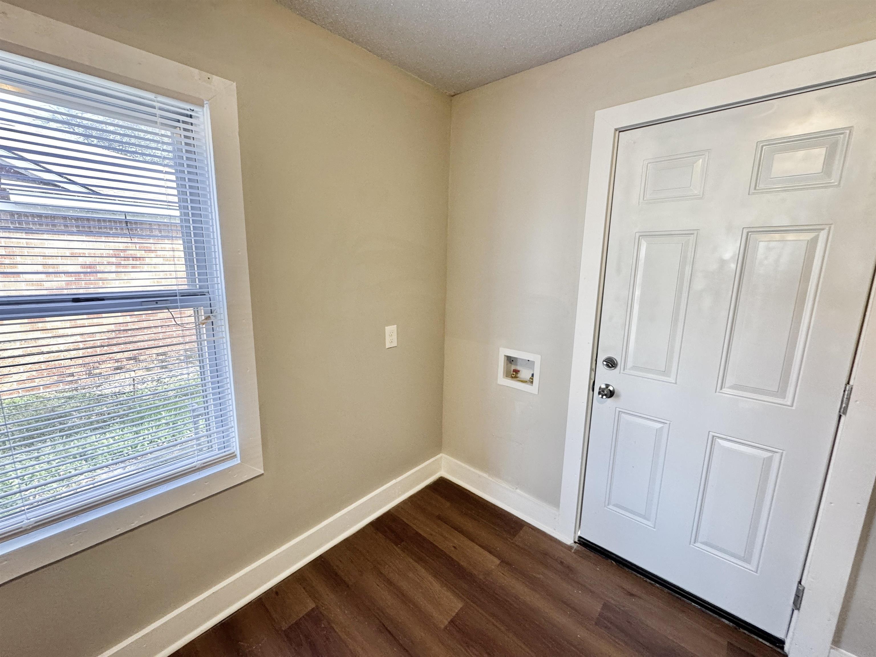 2071 Hubert Ave Property Photo 8
