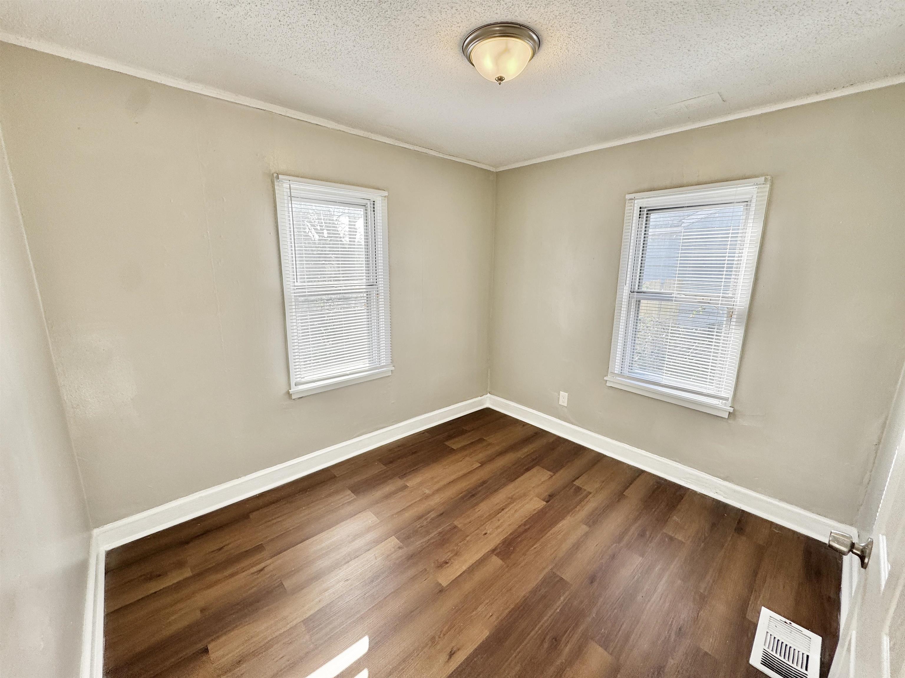 2071 Hubert Ave Property Photo 9