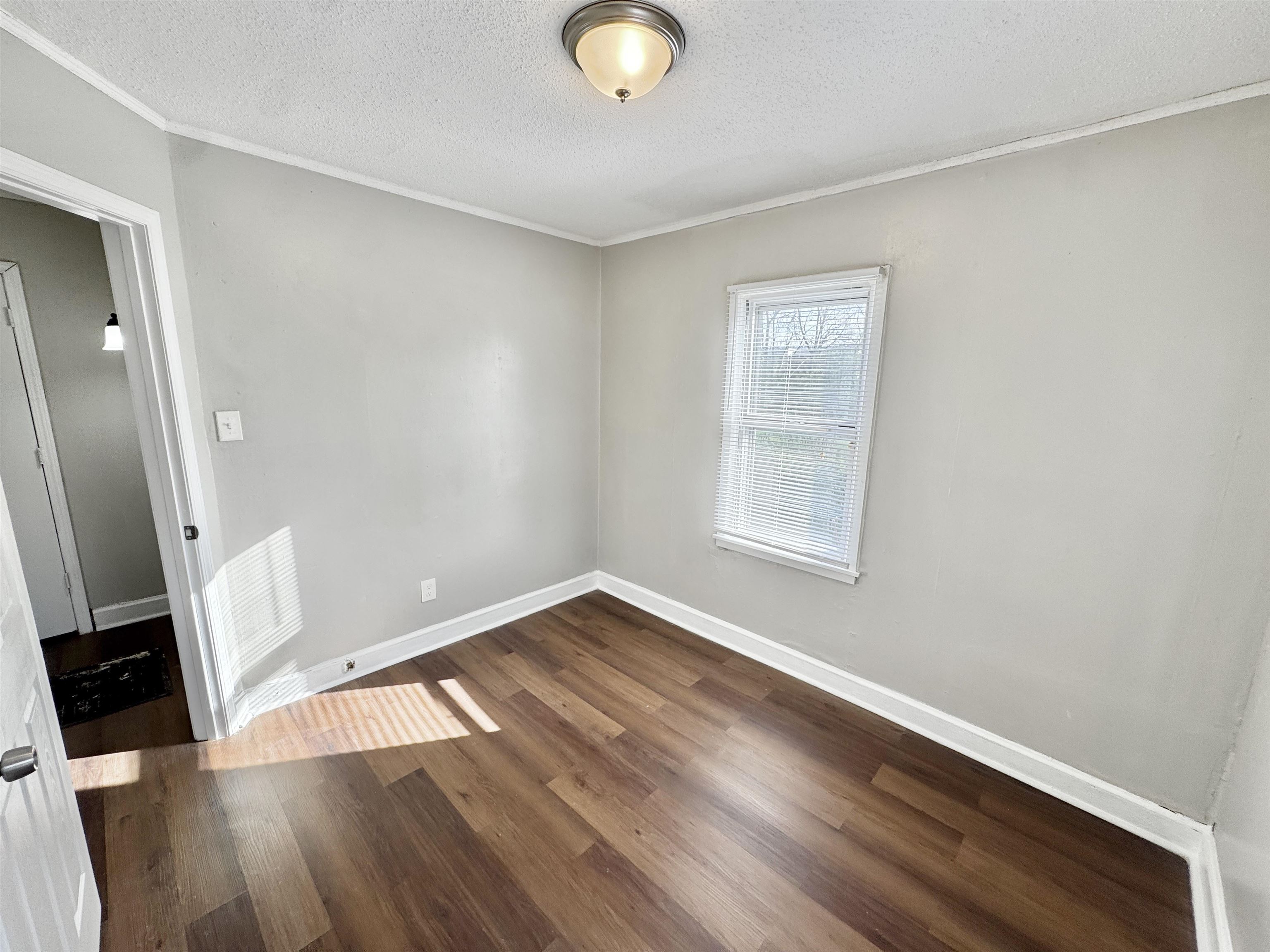 2071 Hubert Ave Property Photo 10