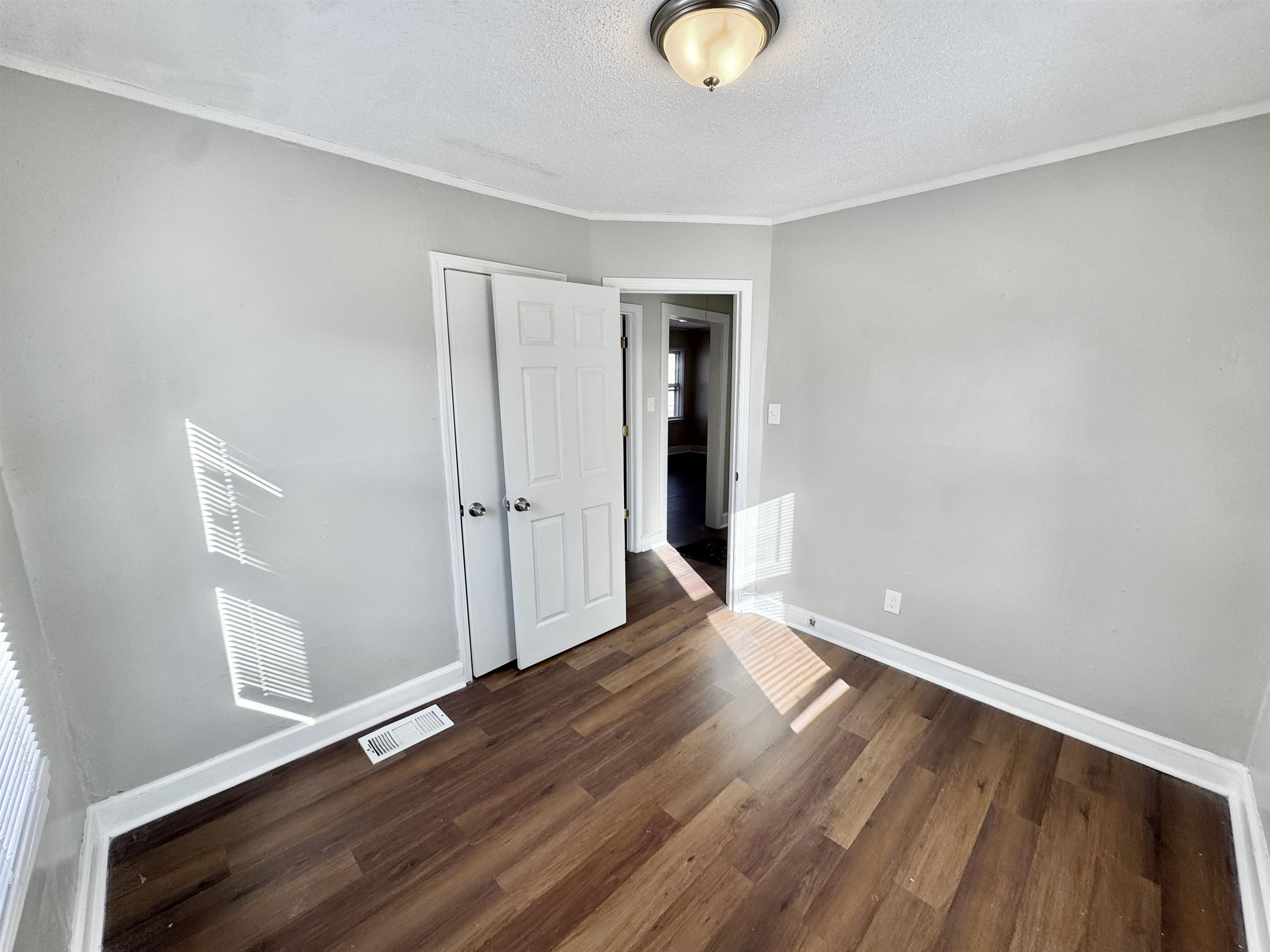 2071 Hubert Ave Property Photo 11