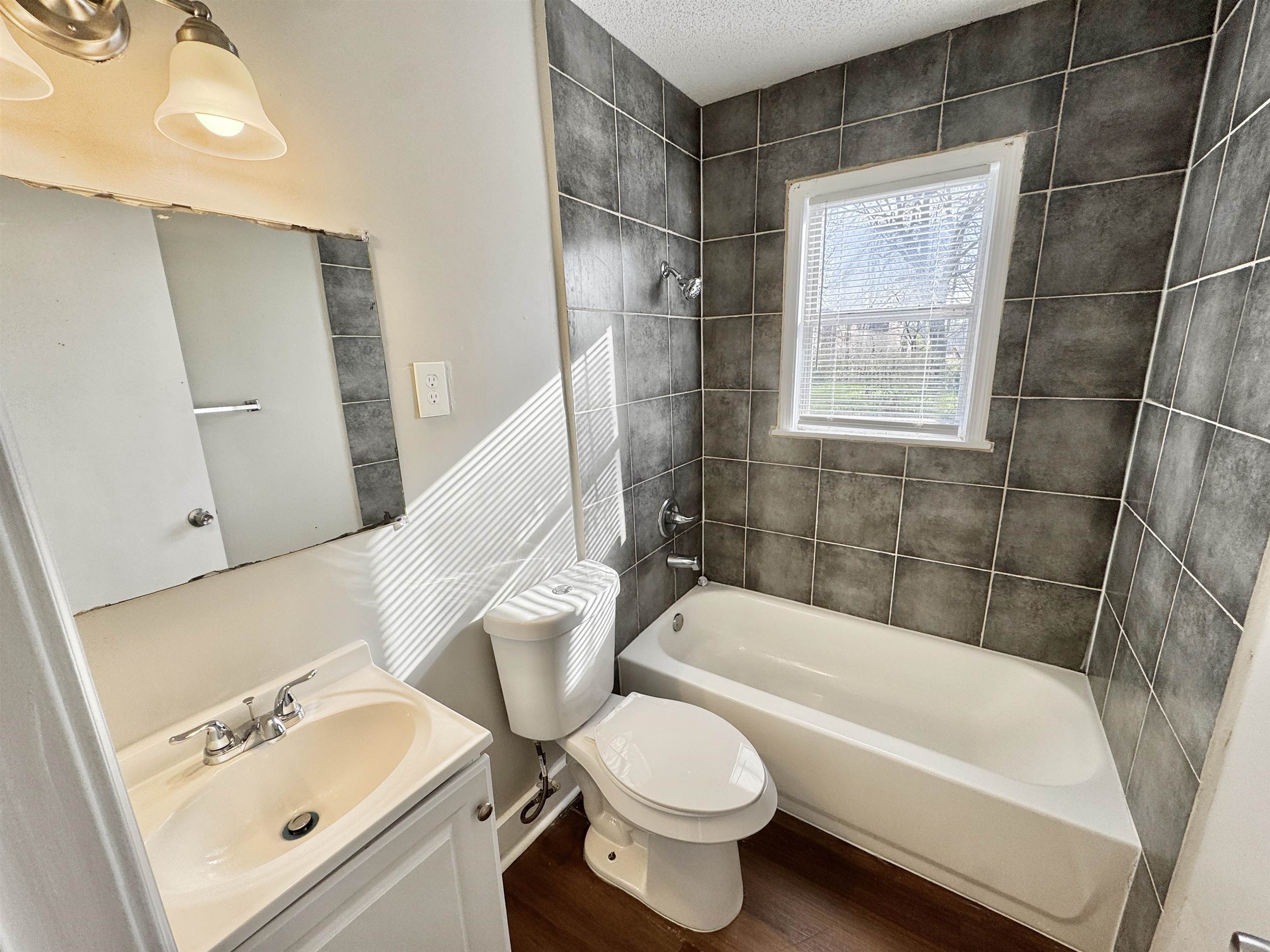 2071 Hubert Ave Property Photo 12