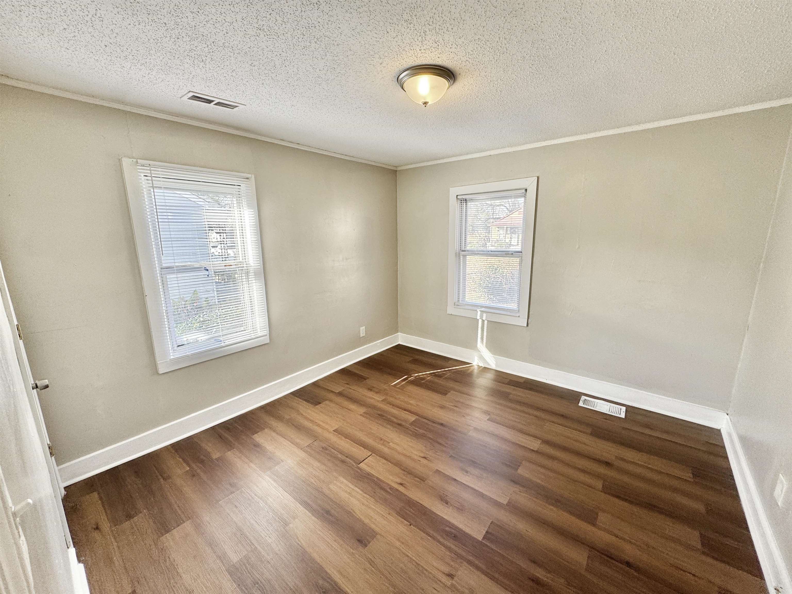 2071 Hubert Ave Property Photo 13